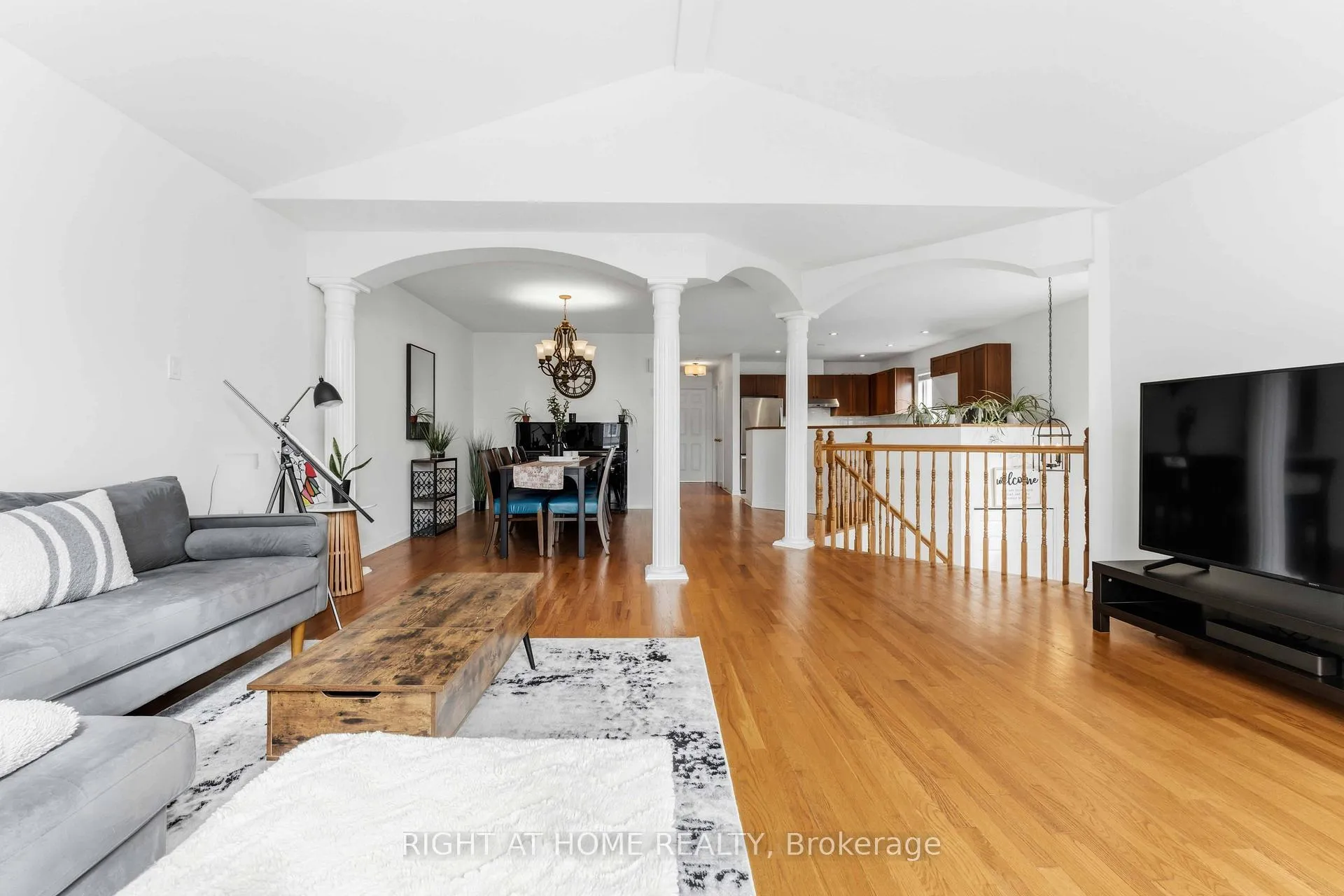 Photo 6 of 4 Castle Glen Crescent, Ottawa, Kanata - Glencairn/Hazeldean — HOMEH