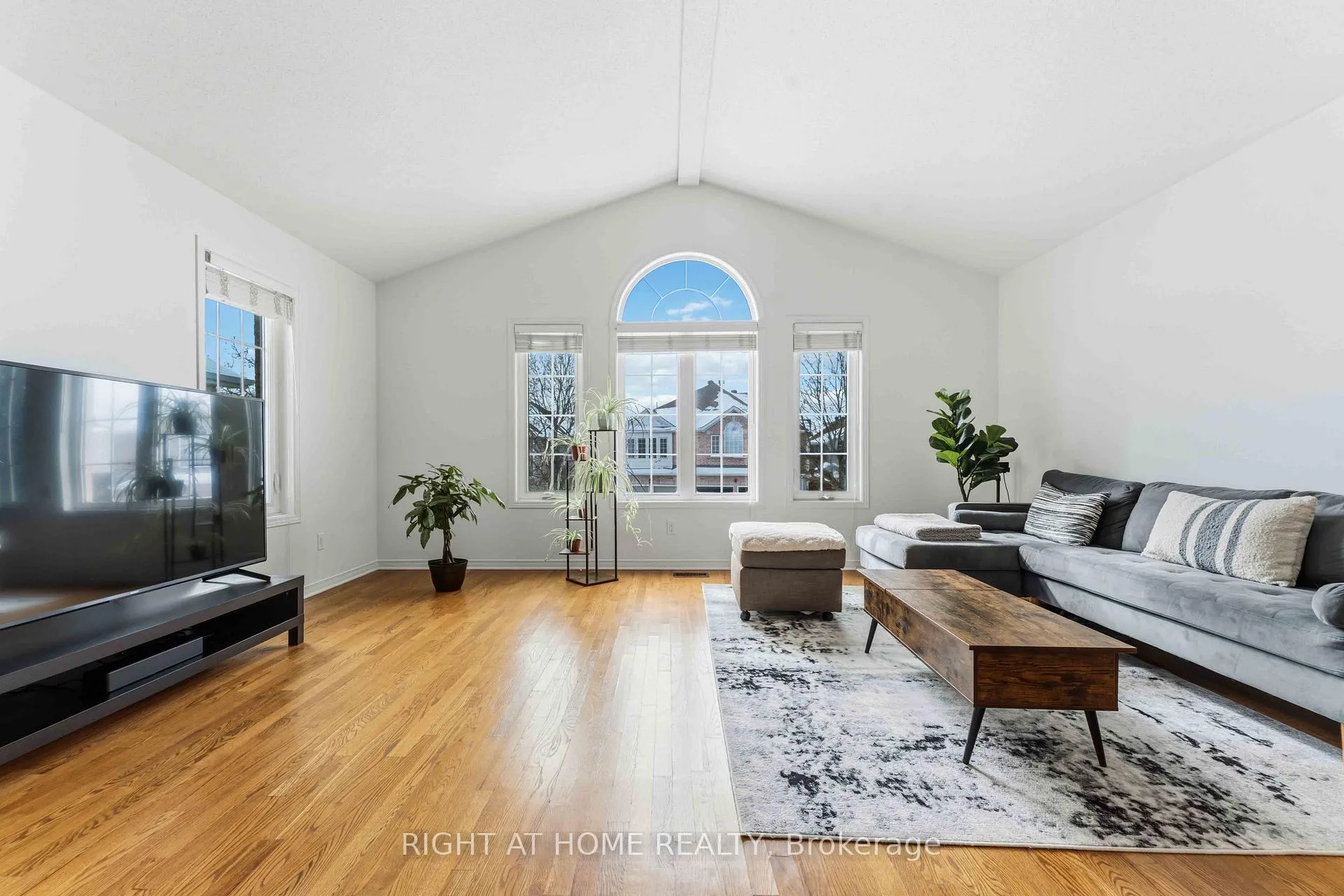 Photo 8 of 4 Castle Glen Crescent, Ottawa, Kanata - Glencairn/Hazeldean — HOMEH