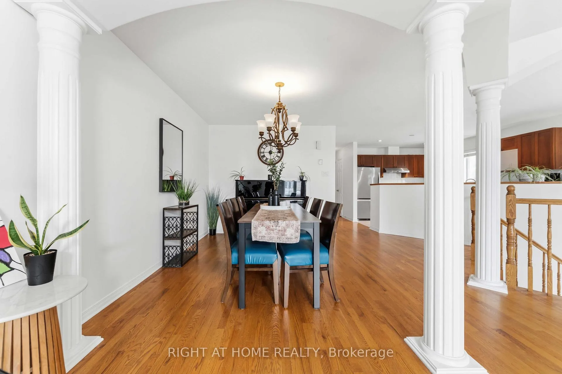 Photo 11 of 4 Castle Glen Crescent, Ottawa, Kanata - Glencairn/Hazeldean — HOMEH