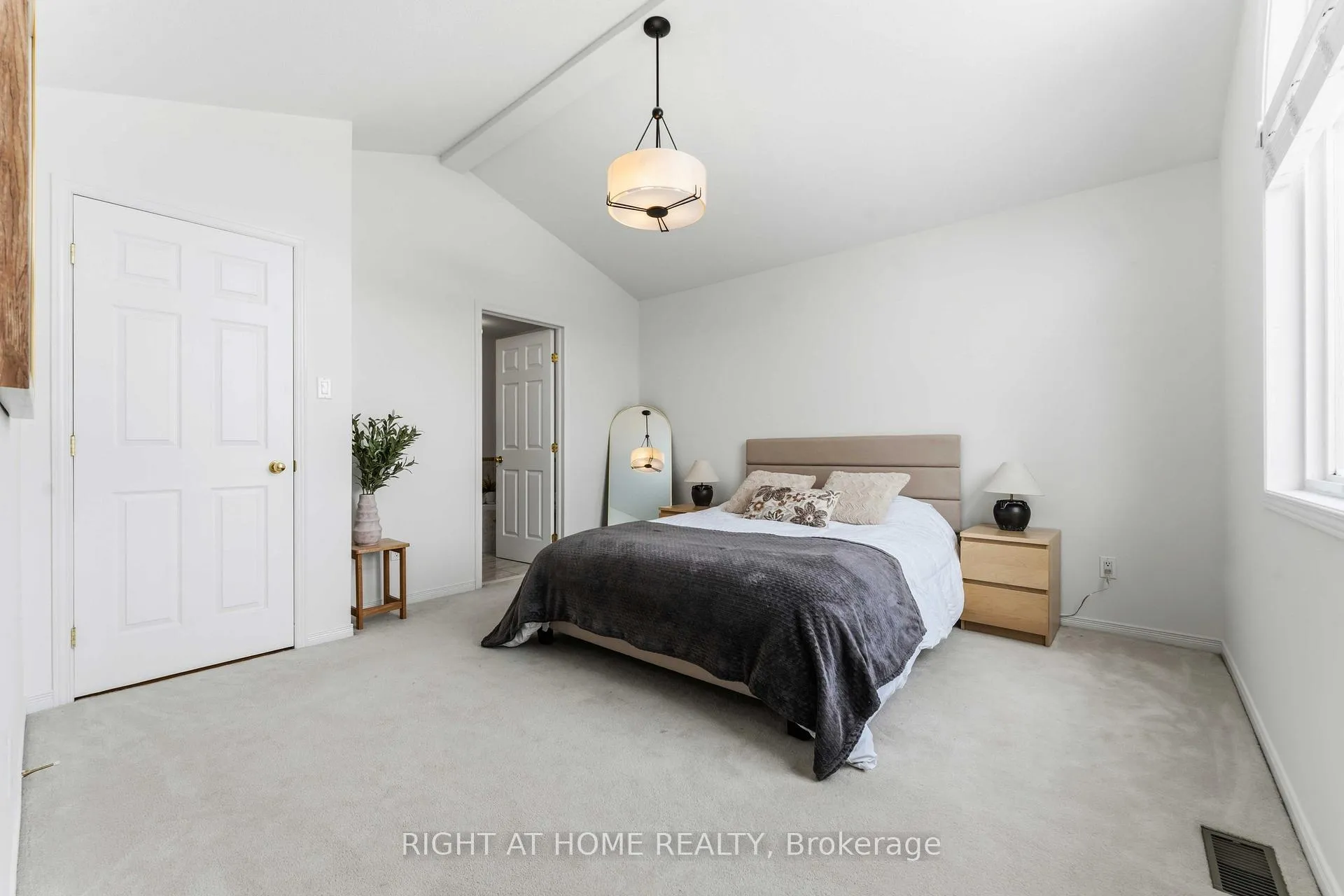 Photo 18 of 4 Castle Glen Crescent, Ottawa, Kanata - Glencairn/Hazeldean — HOMEH
