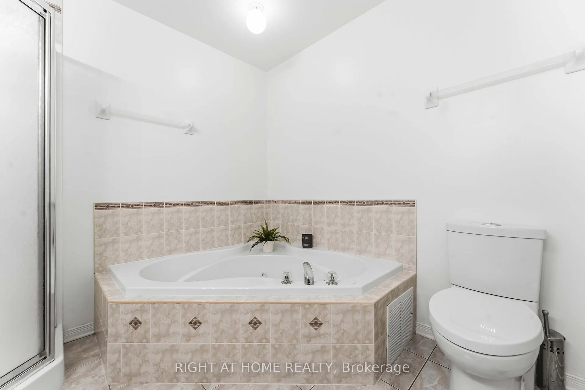Photo 21 of 4 Castle Glen Crescent, Ottawa, Kanata - Glencairn/Hazeldean — HOMEH