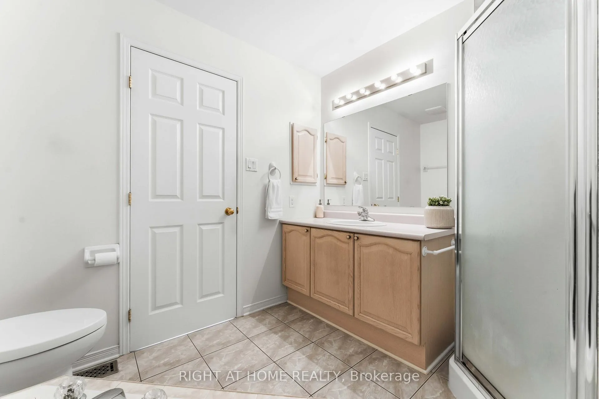 Photo 24 of 4 Castle Glen Crescent, Ottawa, Kanata - Glencairn/Hazeldean — HOMEH