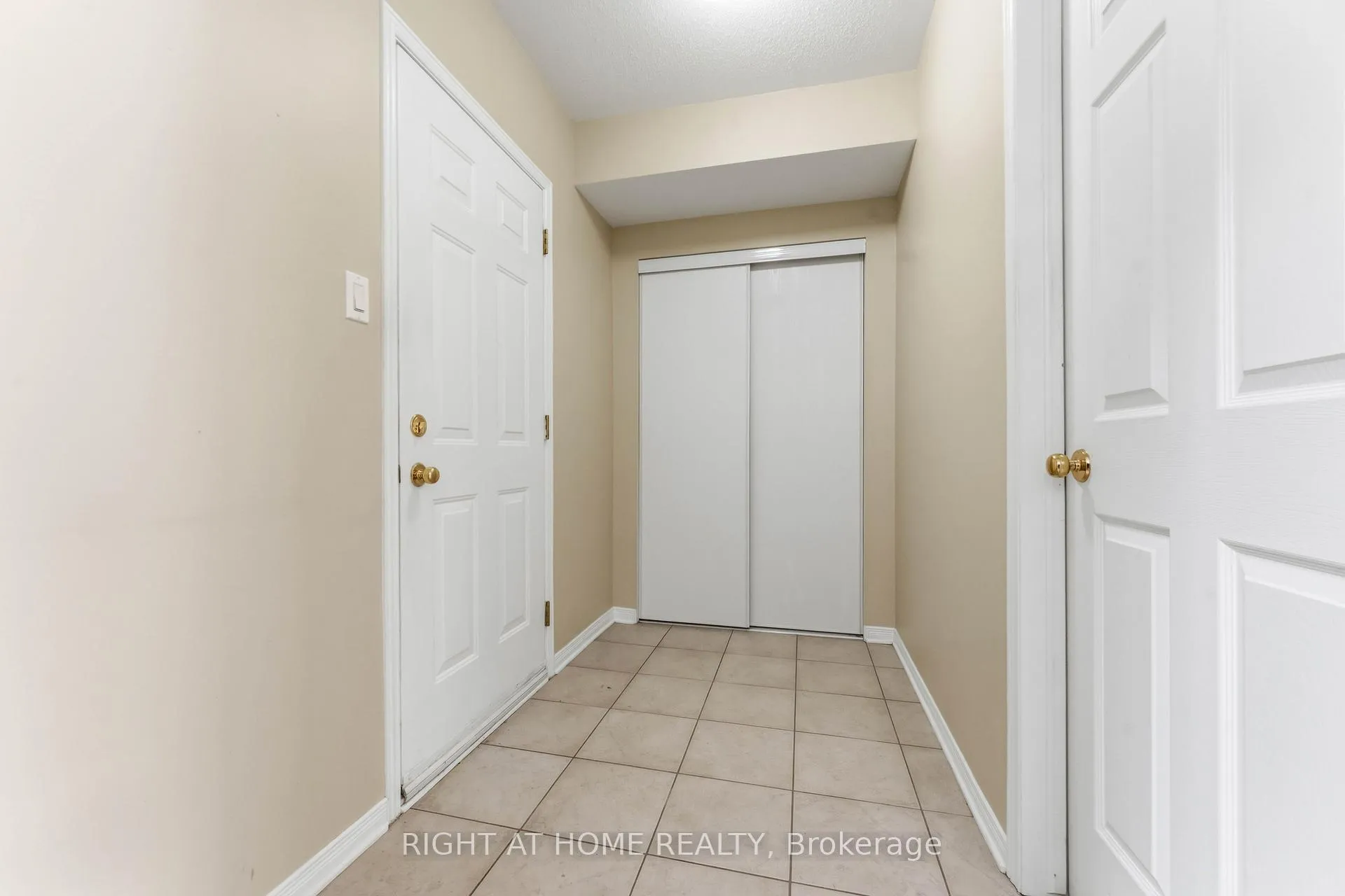 Photo 27 of 4 Castle Glen Crescent, Ottawa, Kanata - Glencairn/Hazeldean — HOMEH