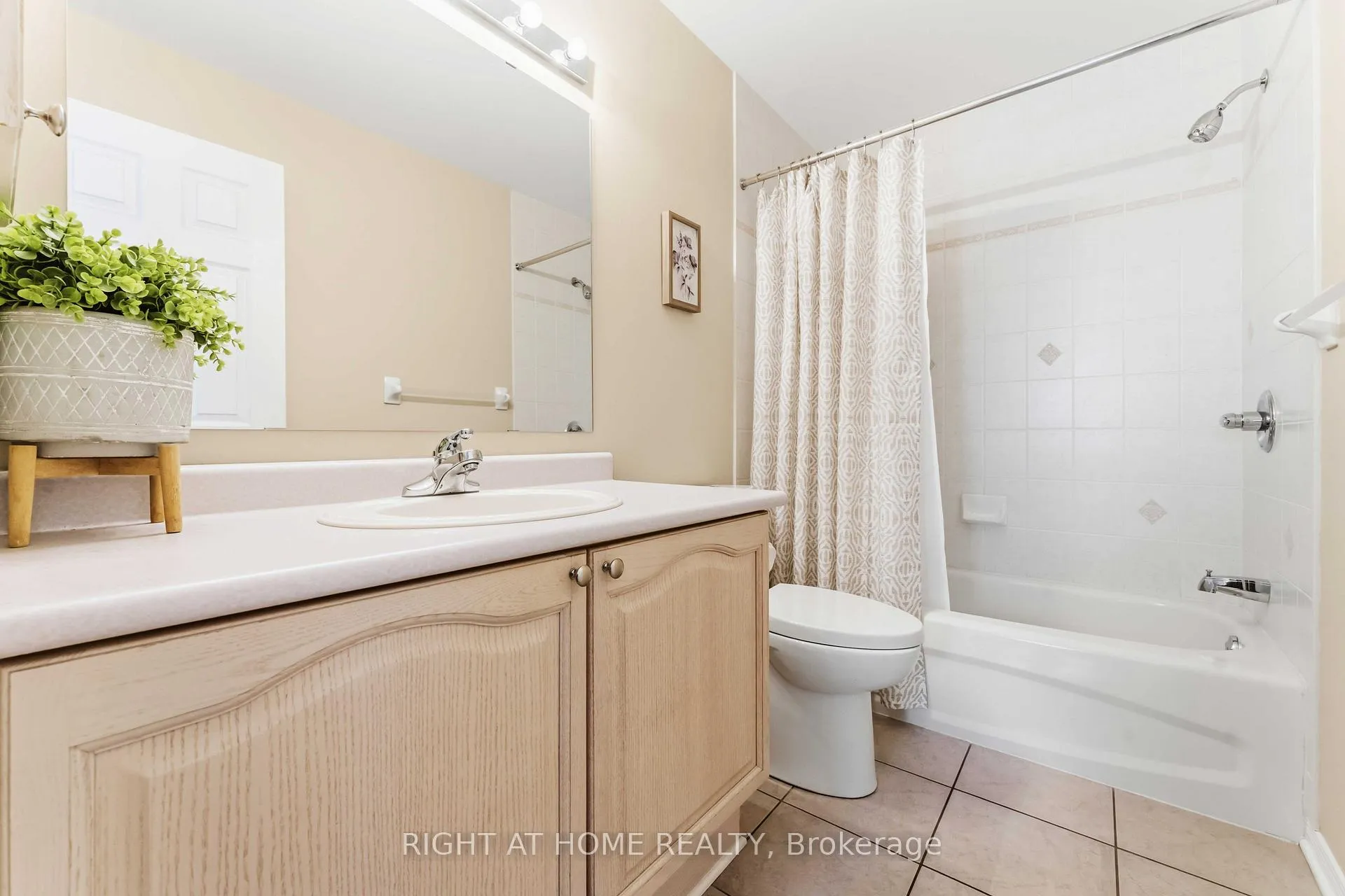 Photo 31 of 4 Castle Glen Crescent, Ottawa, Kanata - Glencairn/Hazeldean — HOMEH