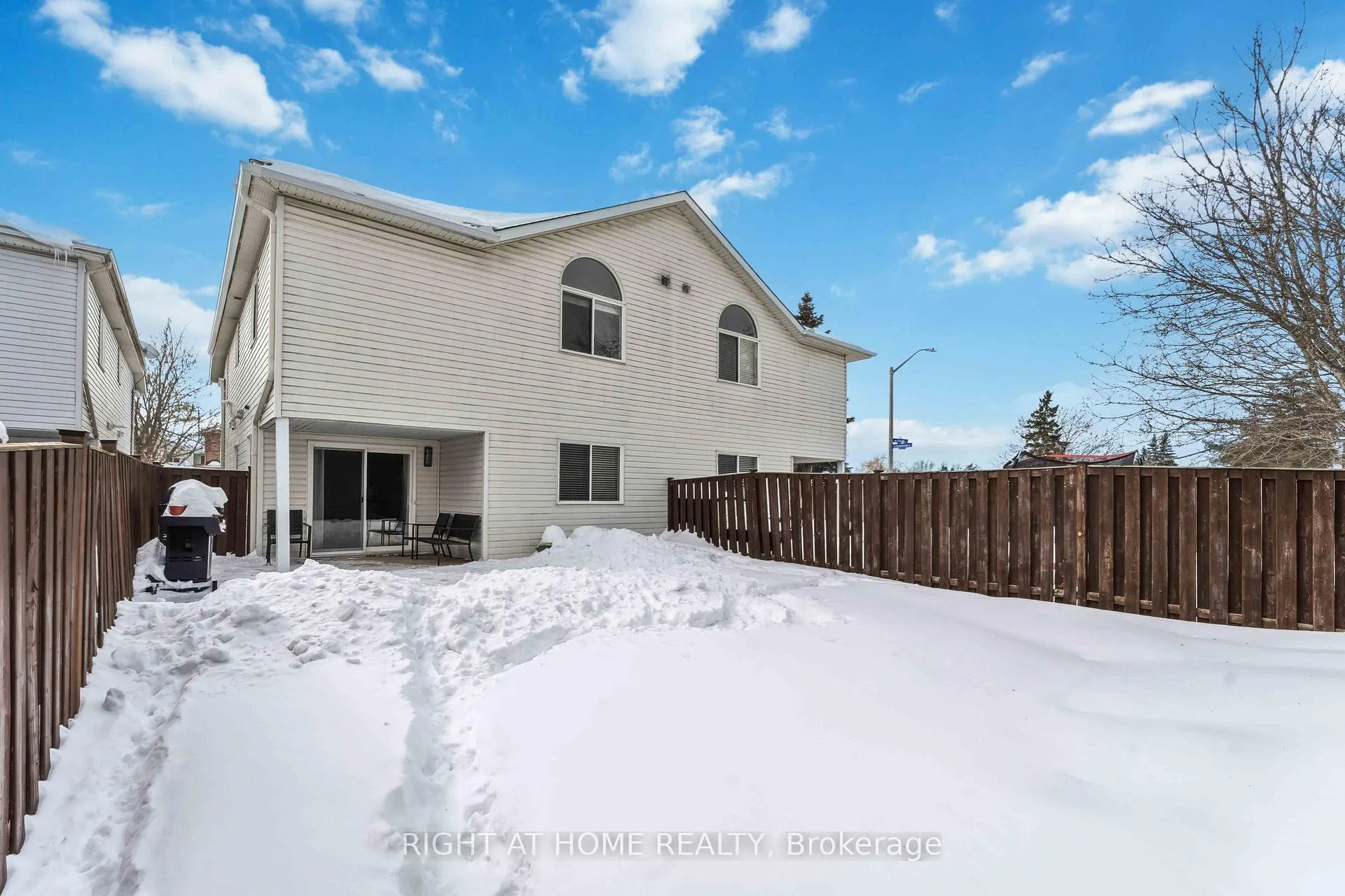 Photo 35 of 4 Castle Glen Crescent, Ottawa, Kanata - Glencairn/Hazeldean — HOMEH