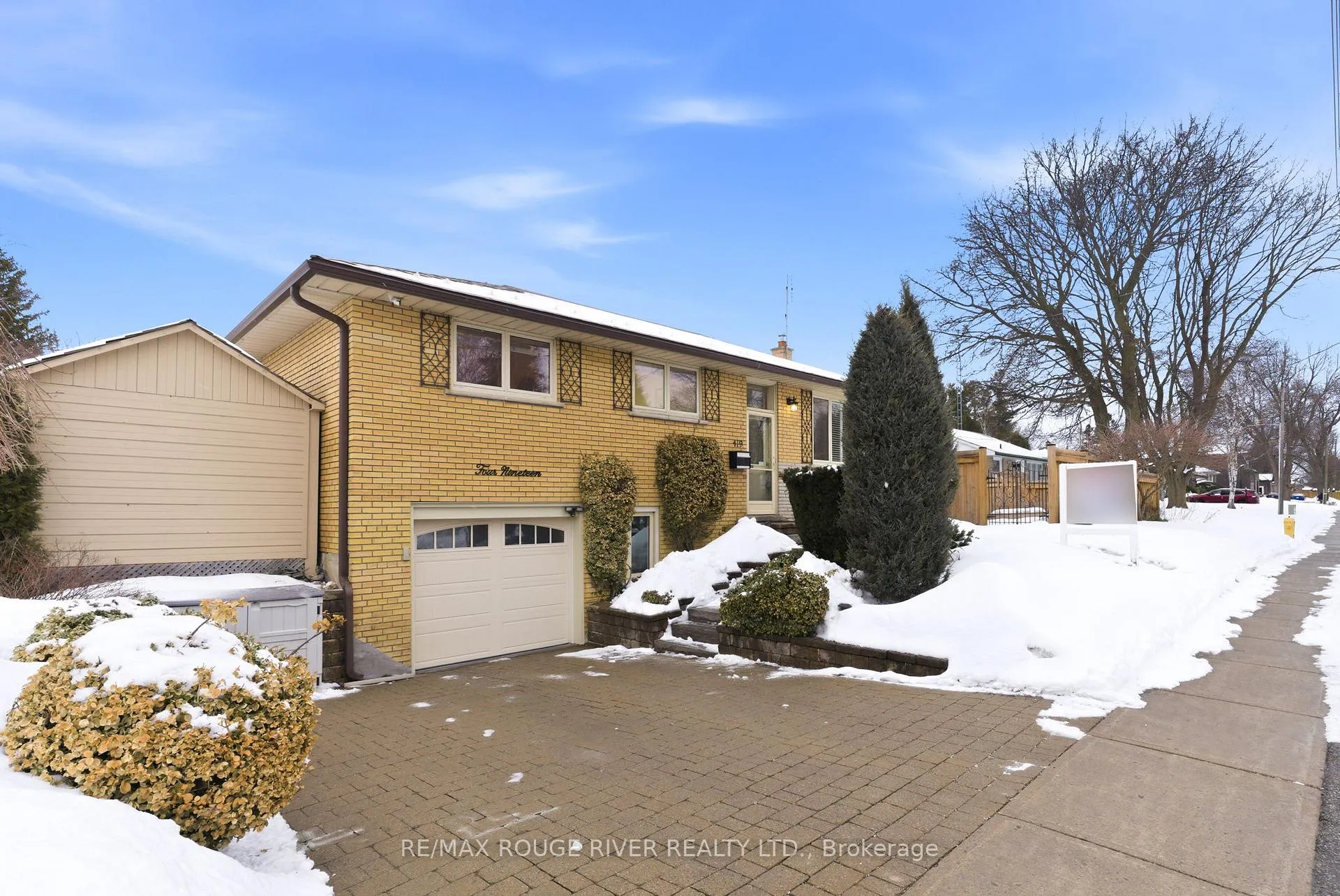 Front of 419 Cochrane Street