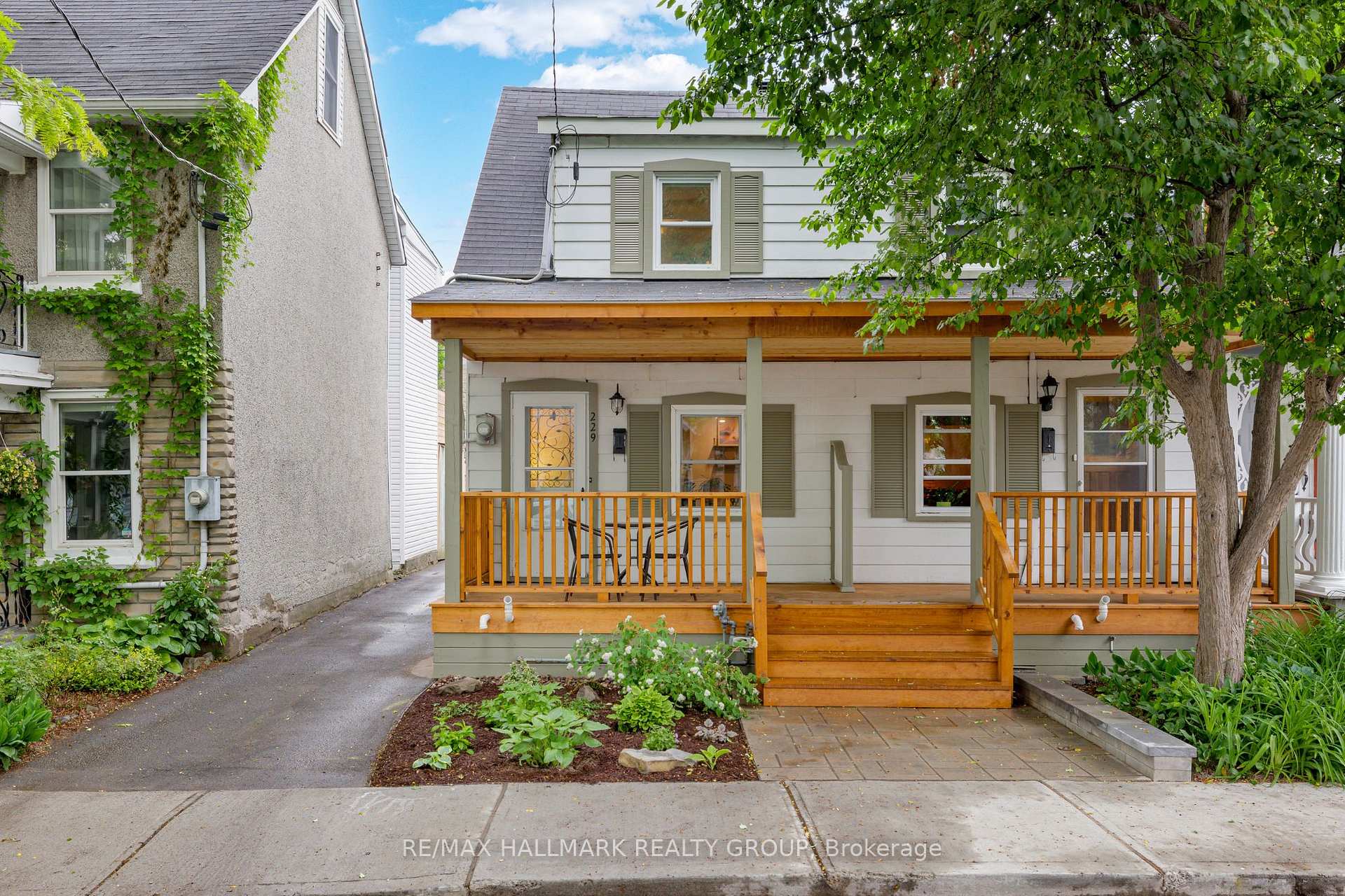 Photo 2 of 229 St Andrew Street, Ottawa, Lower Town/Byward Market — HOMEH