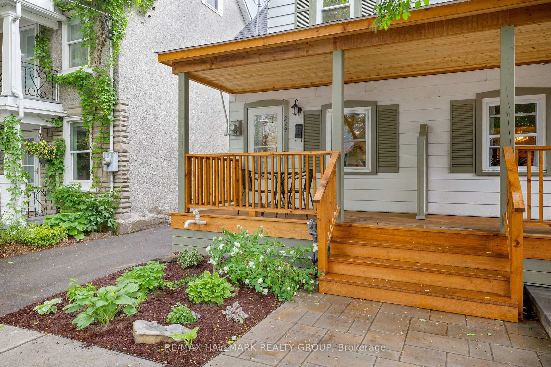 Photo 3 of 229 St Andrew Street, Ottawa, Lower Town/Byward Market — HOMEH