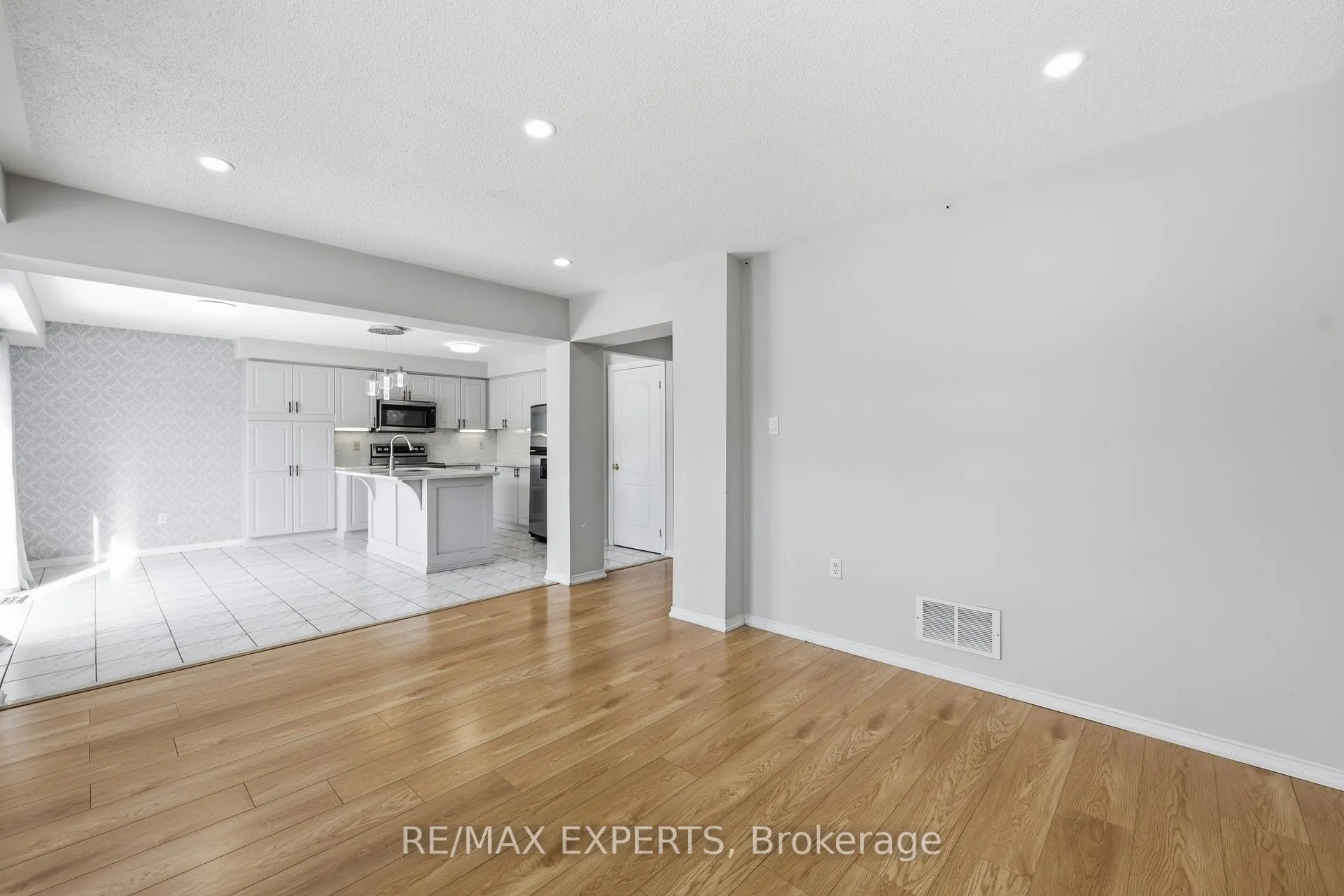 Photo 10 of 1187 Mcmullen Crescent, Milton, Clarke — HOMEH