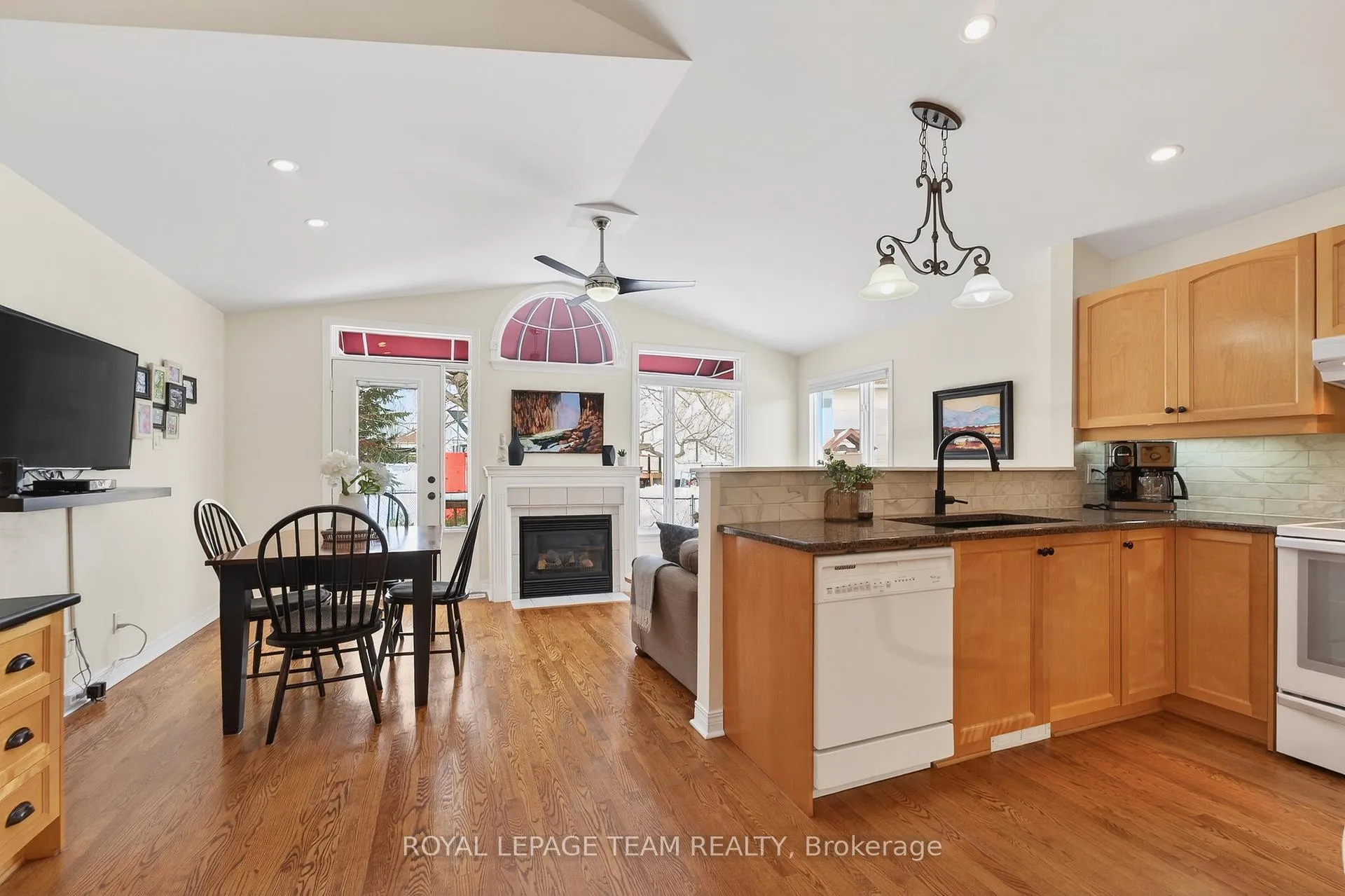 Photo 15 of 81 Waterthrush Crescent, Ottawa, Kanata - Bridlewood — HOMEH