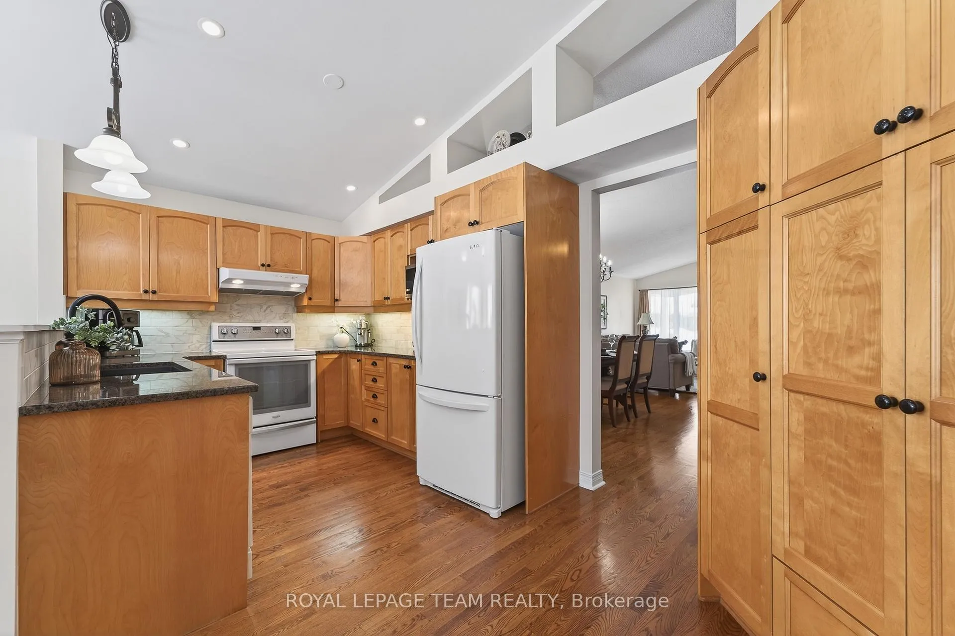 Photo 22 of 81 Waterthrush Crescent, Ottawa, Kanata - Bridlewood — HOMEH