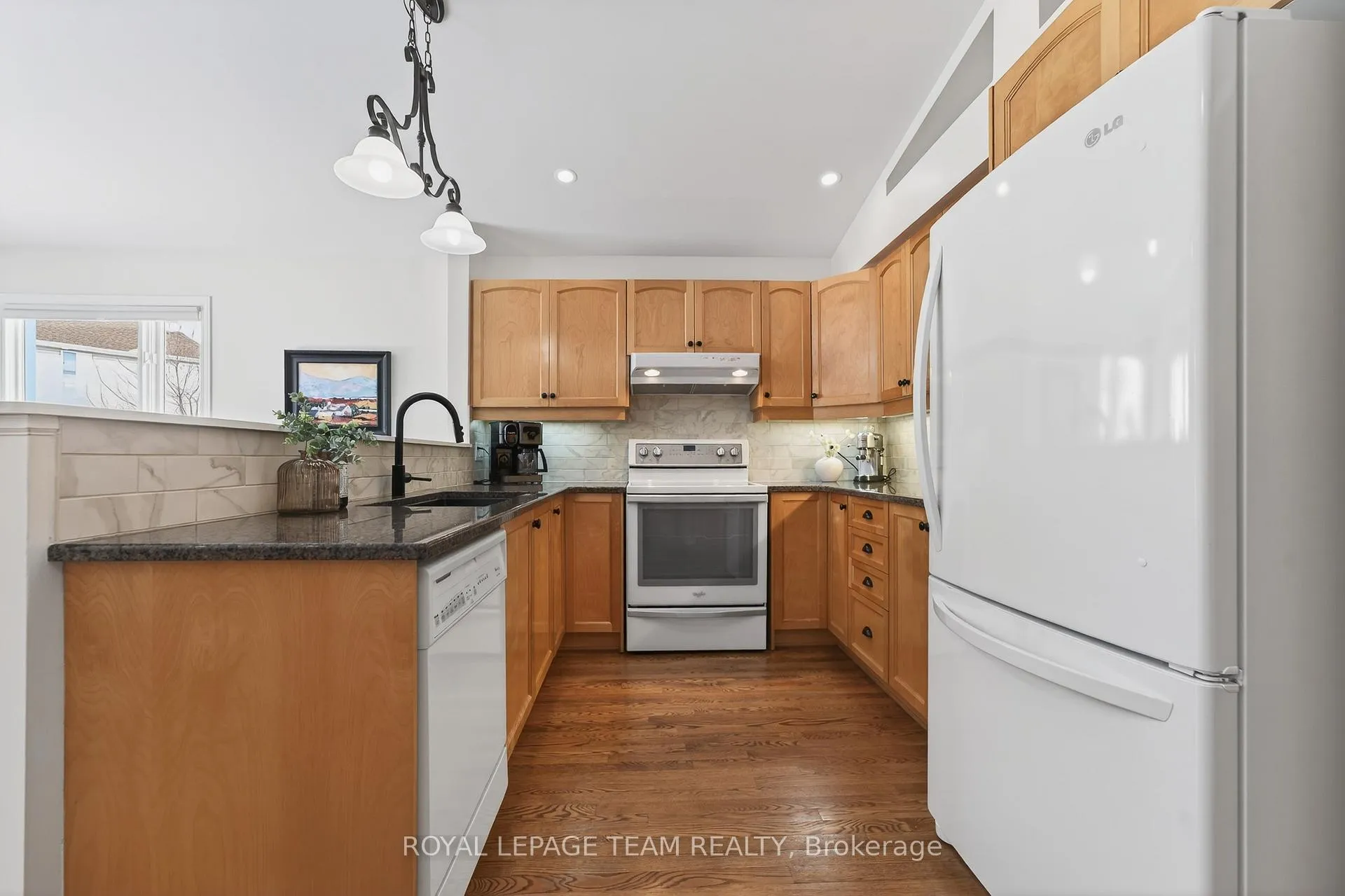 Photo 23 of 81 Waterthrush Crescent, Ottawa, Kanata - Bridlewood — HOMEH