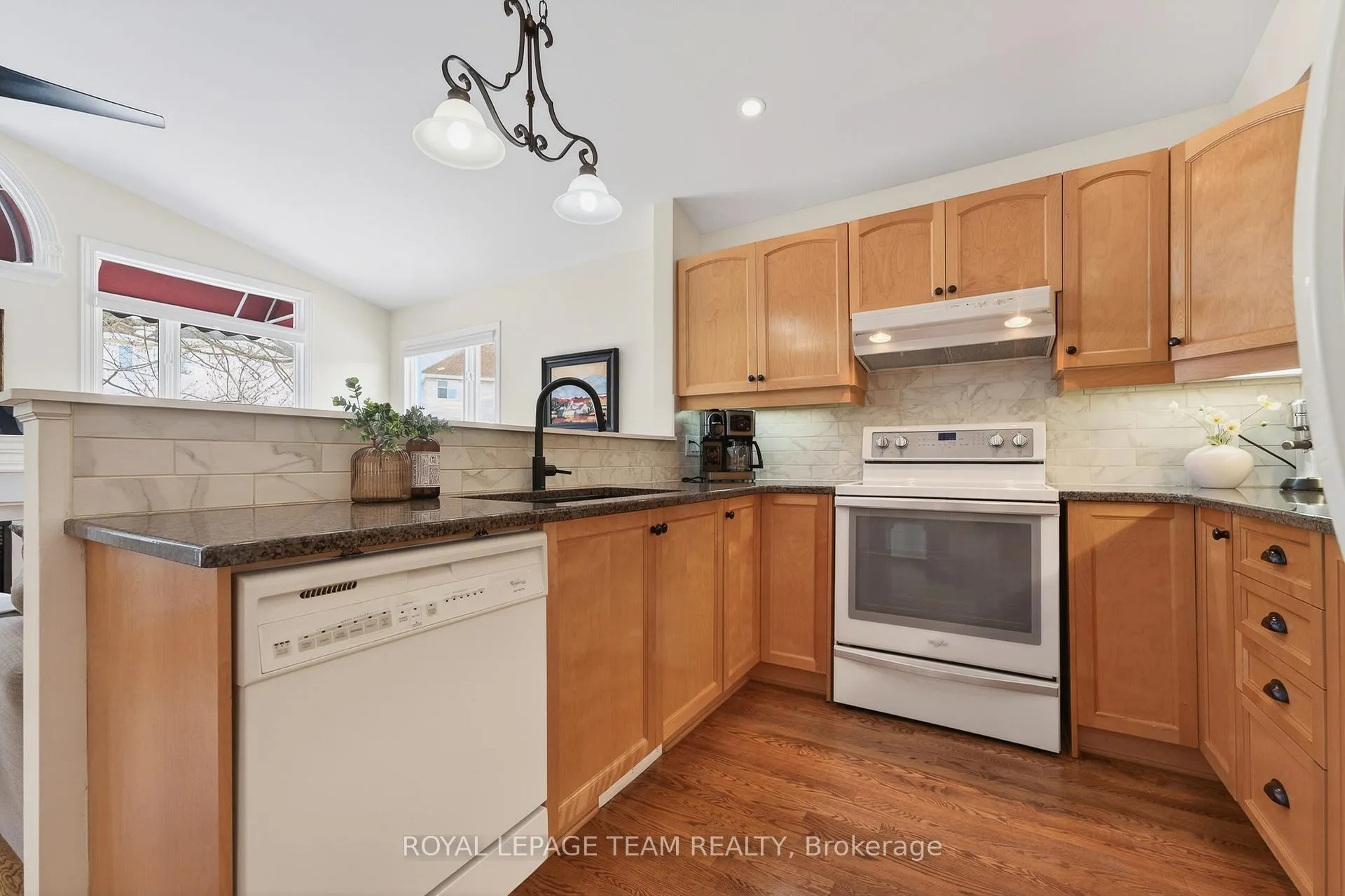 Photo 24 of 81 Waterthrush Crescent, Ottawa, Kanata - Bridlewood — HOMEH