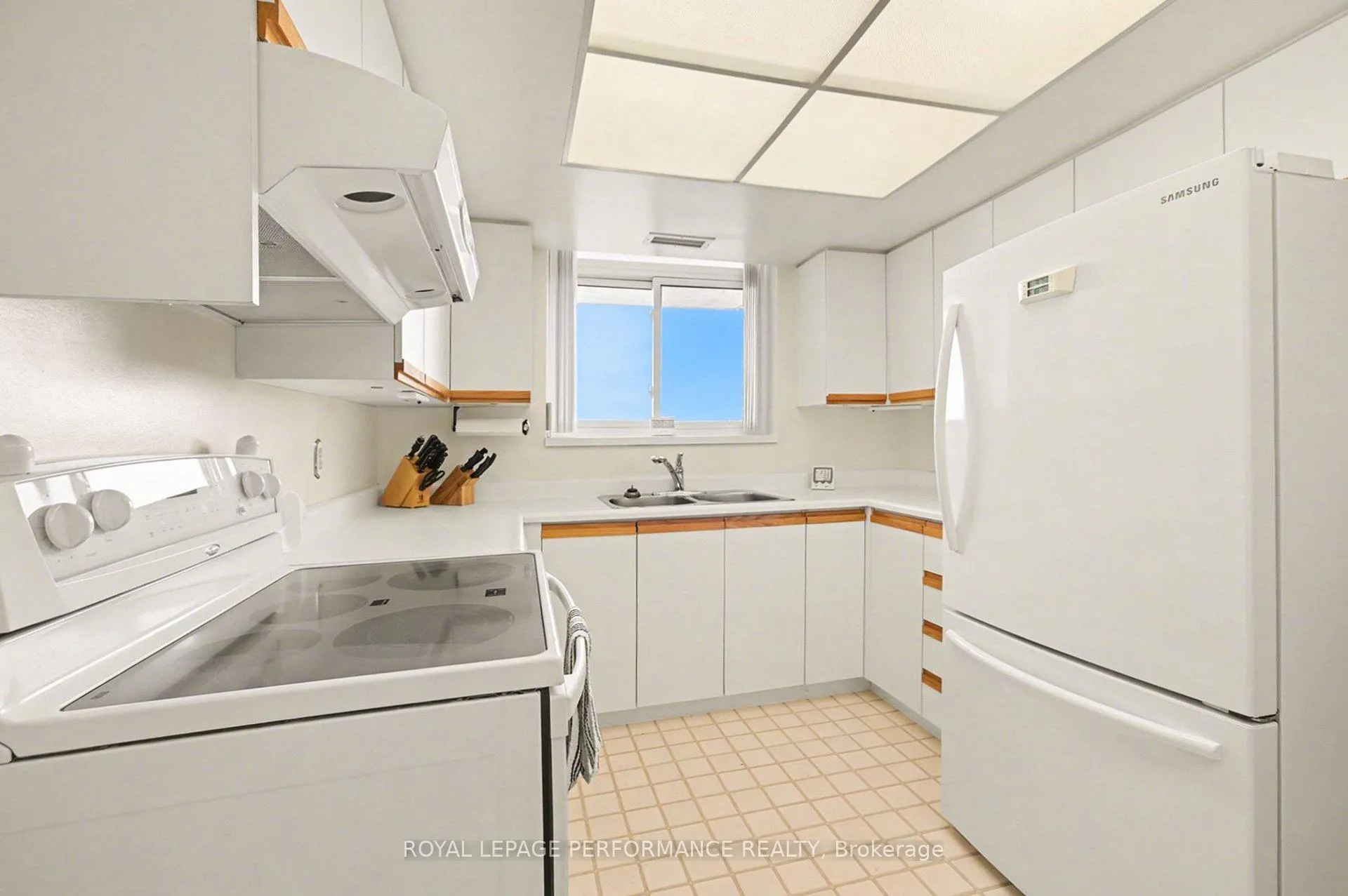 Photo 9 of Unit 1207, 1705 Playfair Drive, Ottawa, Playfair Park — HOMEH