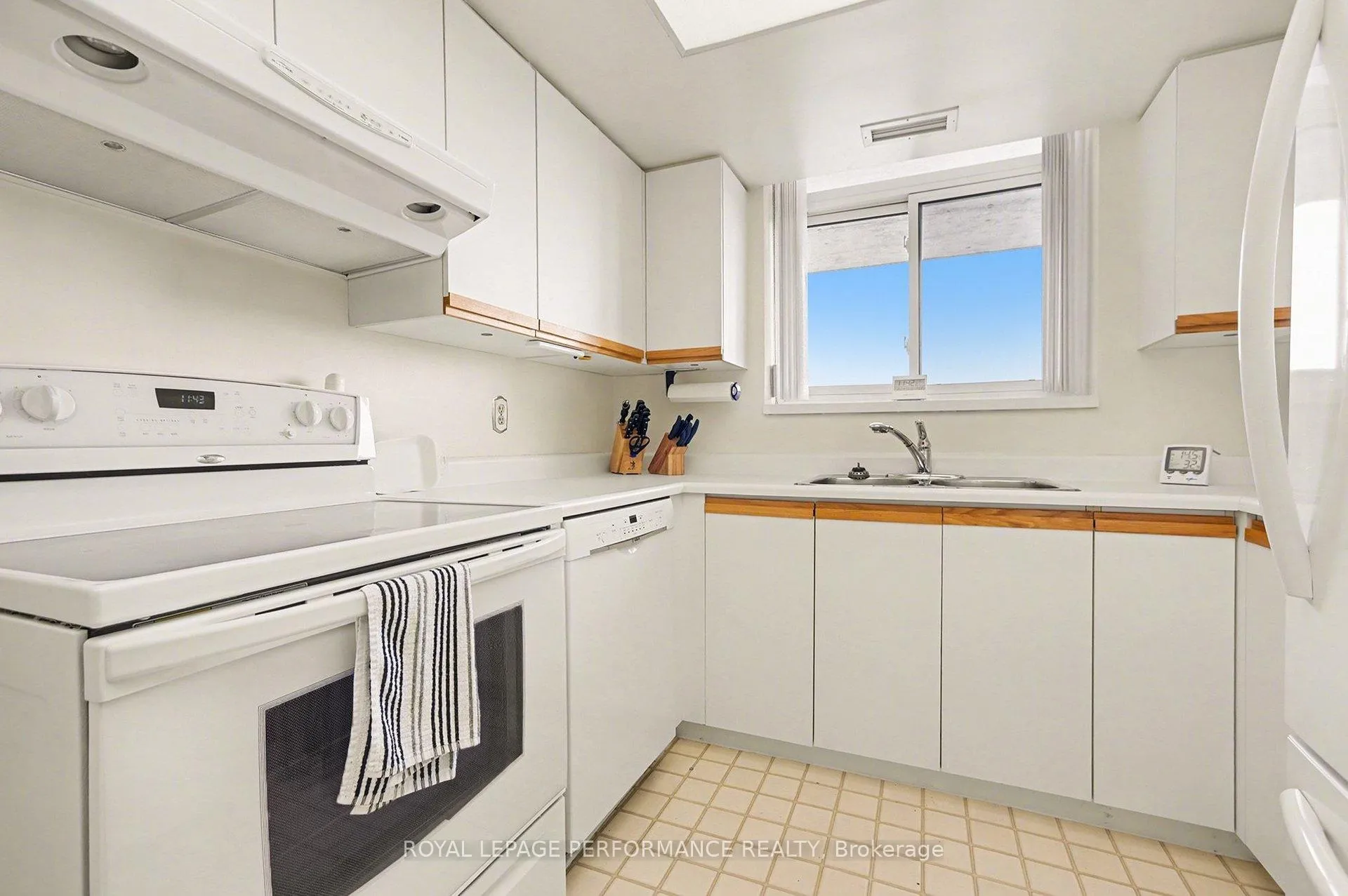 Photo 10 of Unit 1207, 1705 Playfair Drive, Ottawa, Playfair Park — HOMEH