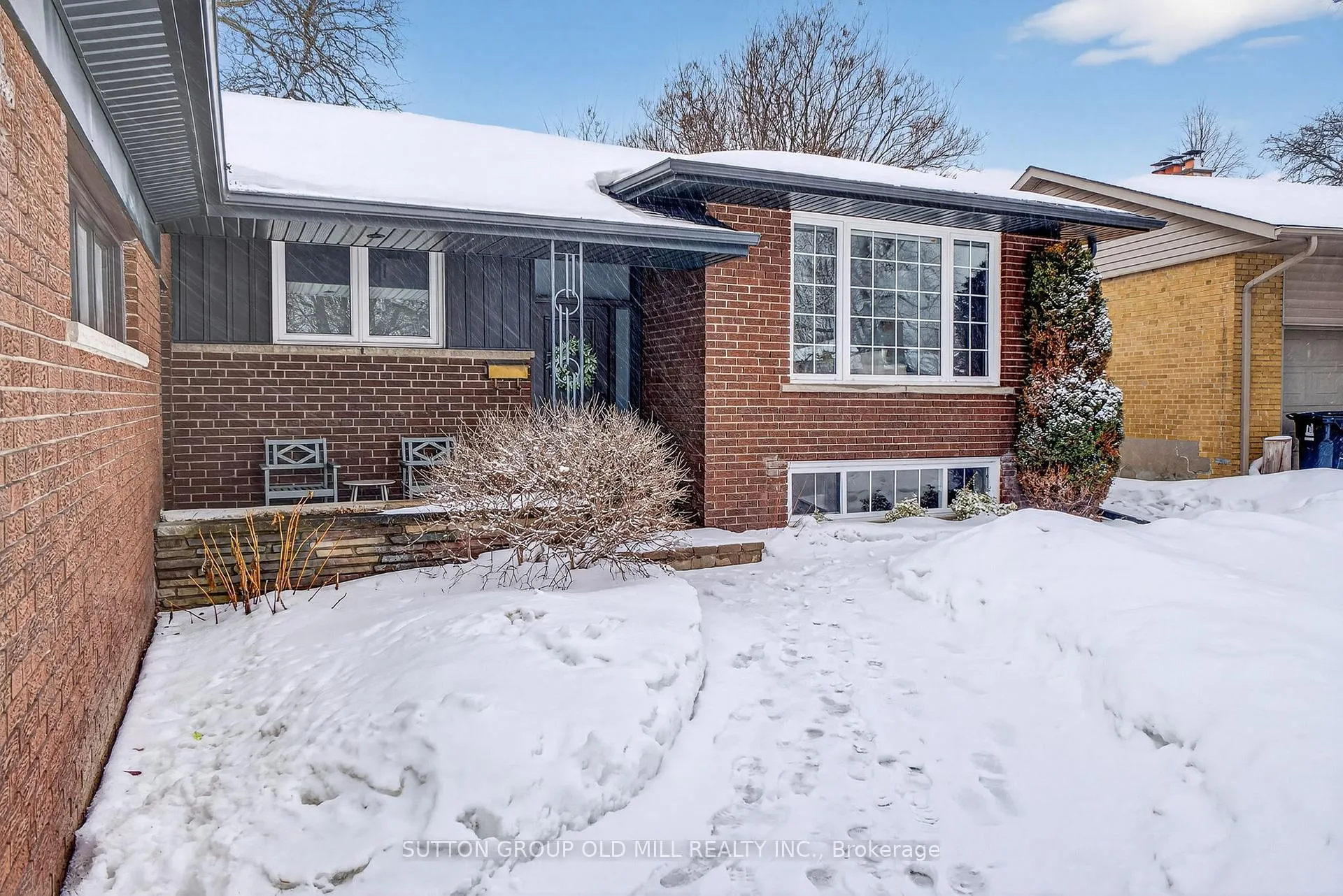 Photo 2 of 16 Brook Tree Crescent, Etobicoke, Willowridge-Martingrove-Richview — HOMEH