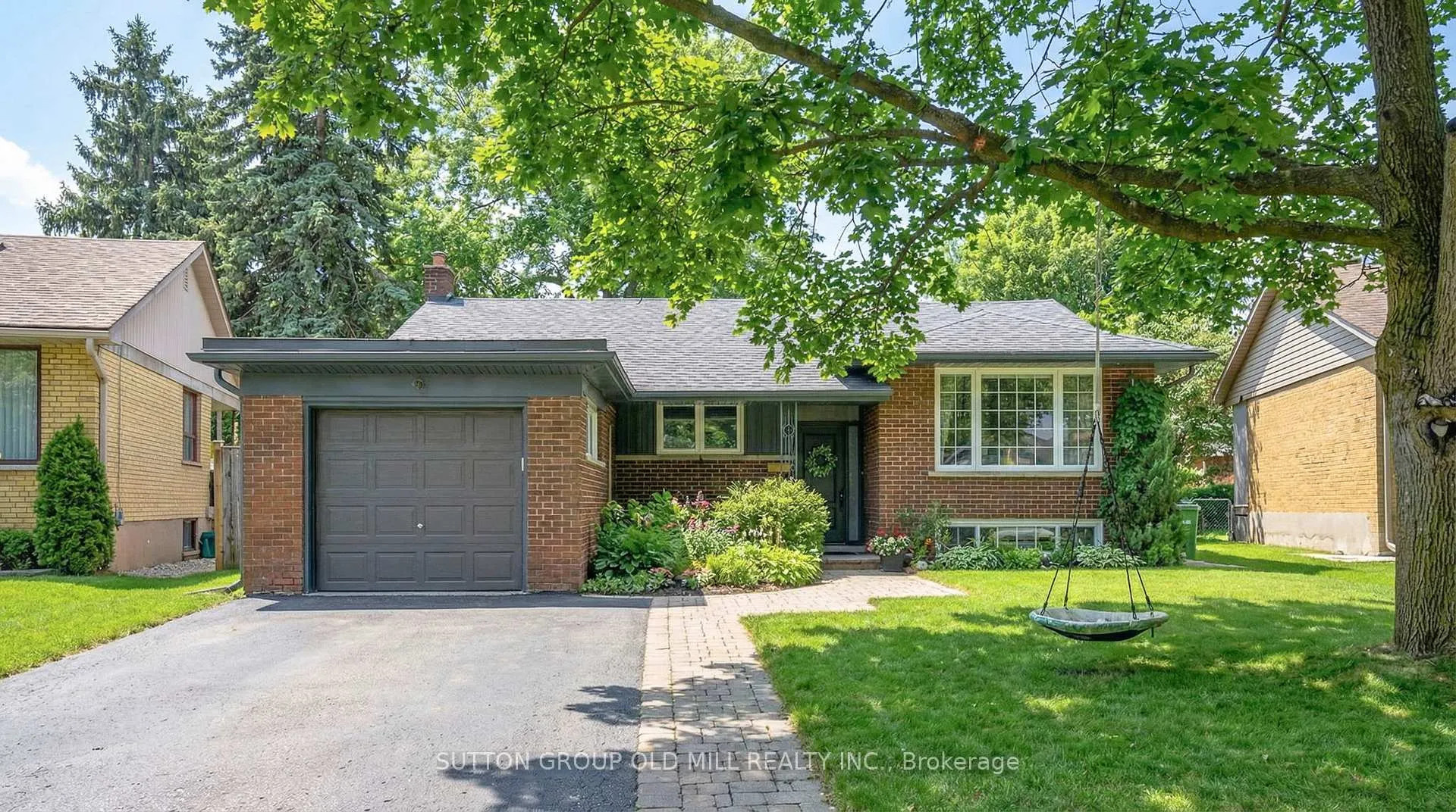 Photo 4 of 16 Brook Tree Crescent, Etobicoke, Willowridge-Martingrove-Richview — HOMEH