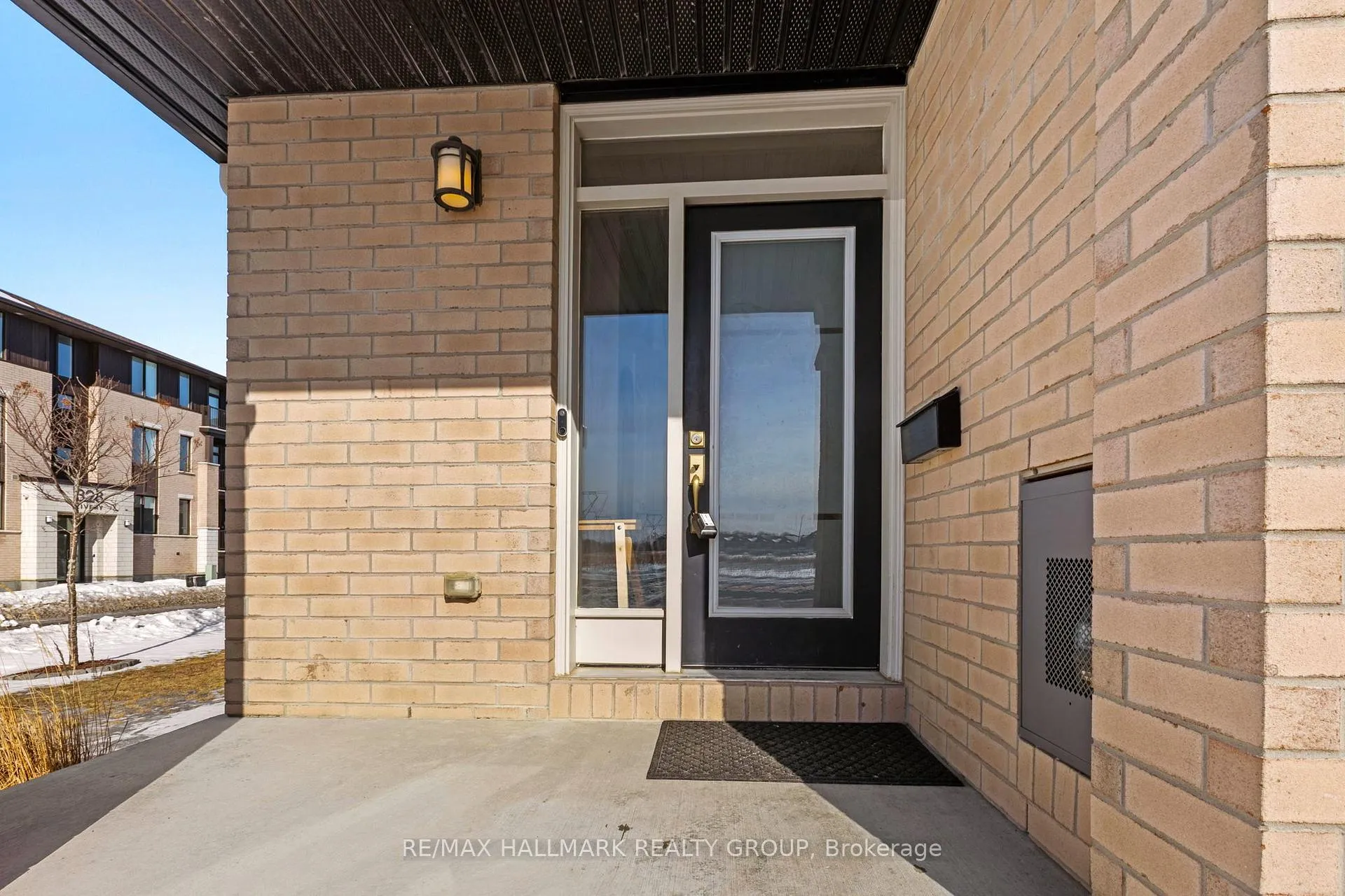 Photo 3 of 335 Livery Street, Ottawa, Kanata - Emerald Meadows/Trailwest — HOMEH