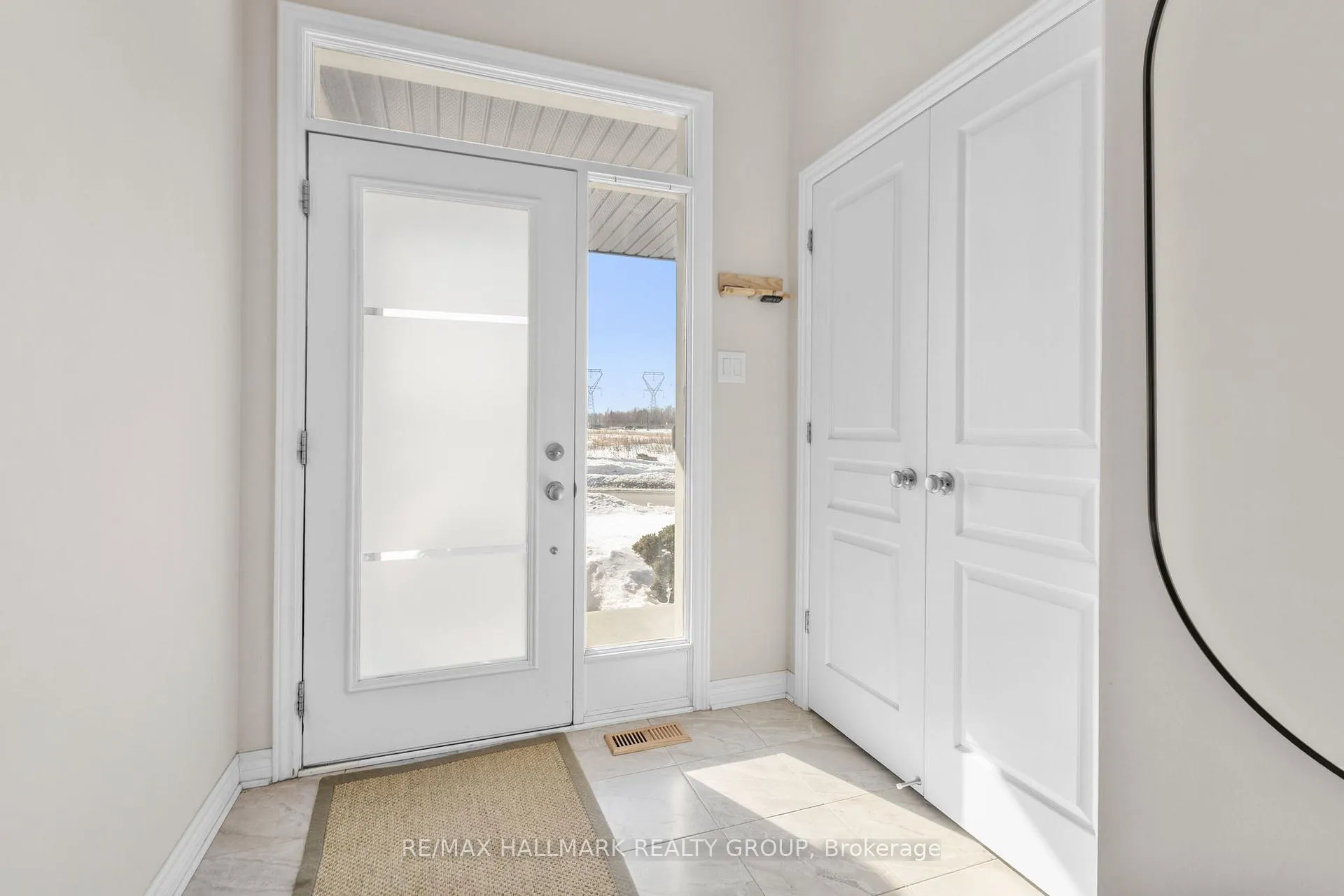 Photo 4 of 335 Livery Street, Ottawa, Kanata - Emerald Meadows/Trailwest — HOMEH