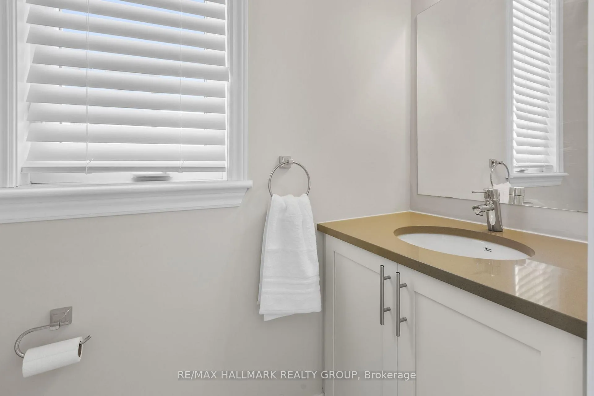 Photo 6 of 335 Livery Street, Ottawa, Kanata - Emerald Meadows/Trailwest — HOMEH