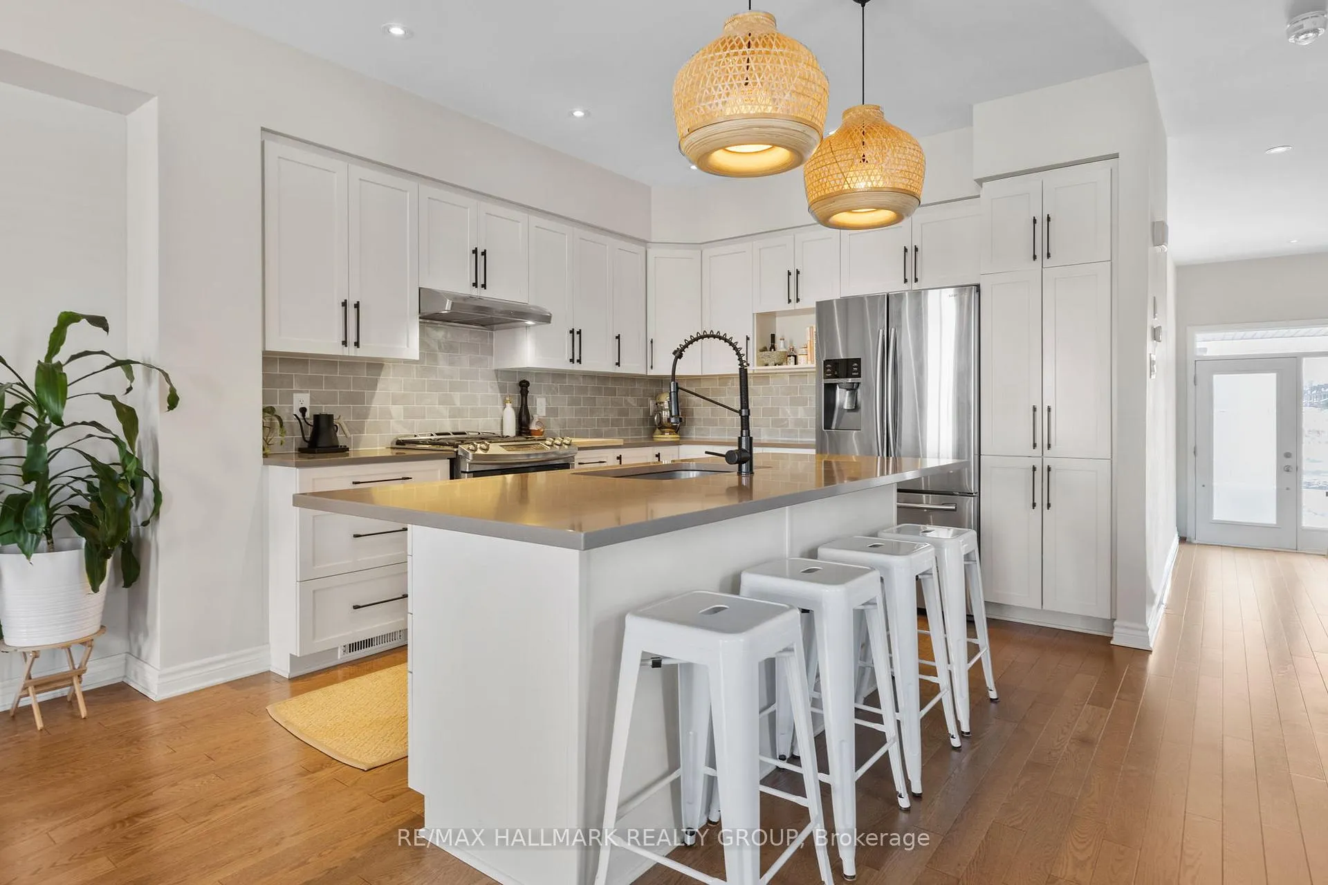 Photo 7 of 335 Livery Street, Ottawa, Kanata - Emerald Meadows/Trailwest — HOMEH