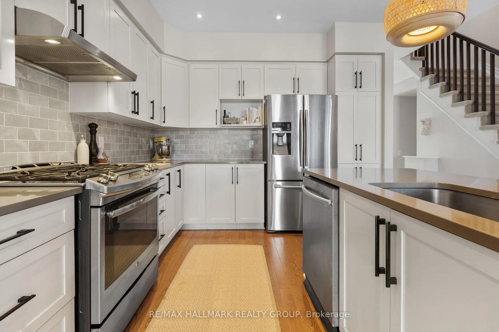 Photo 9 of 335 Livery Street, Ottawa, Kanata - Emerald Meadows/Trailwest — HOMEH