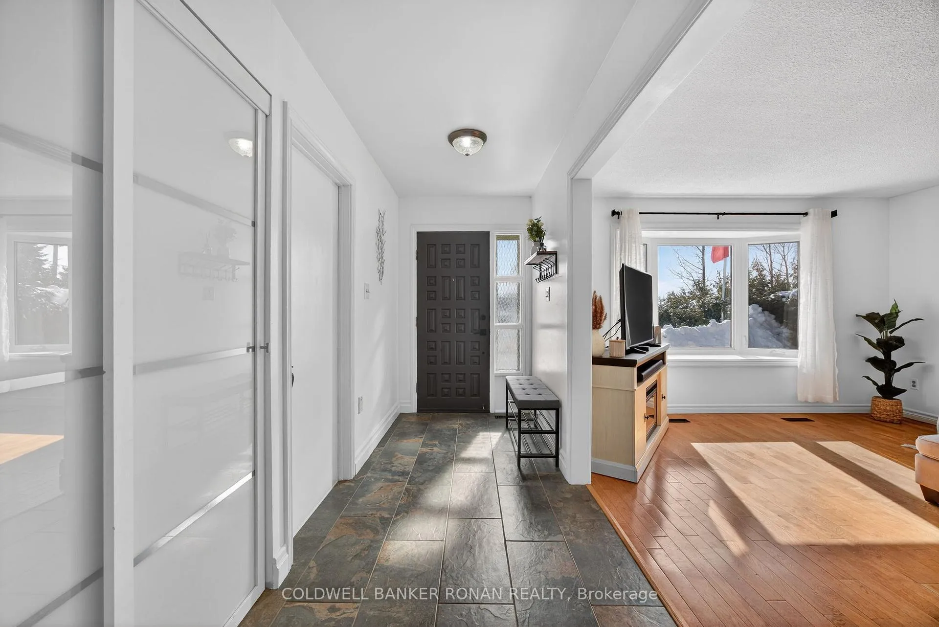 Photo 3 of 191 Ellwood Drive W, Caledon, Bolton West — HOMEH