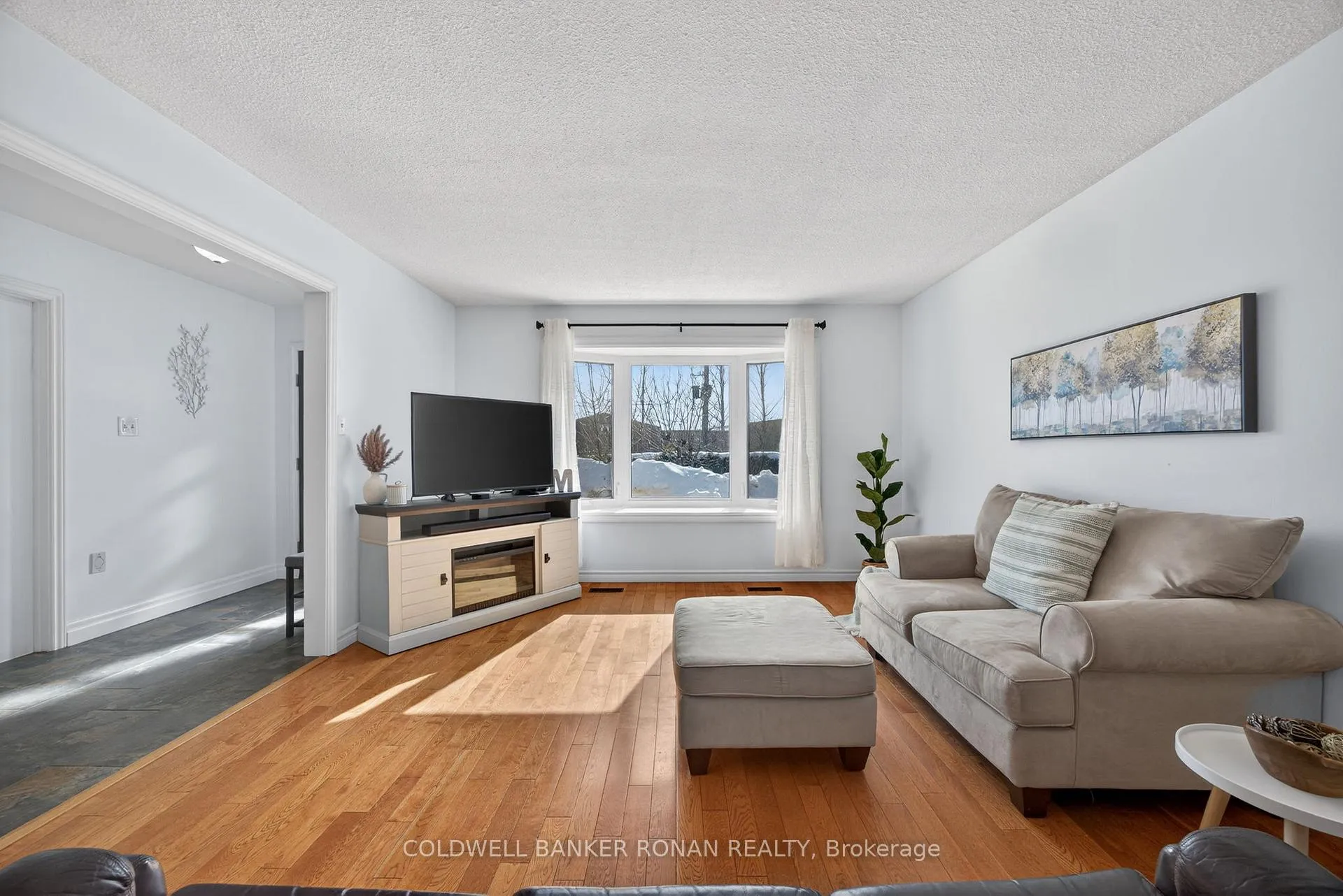 Photo 6 of 191 Ellwood Drive W, Caledon, Bolton West — HOMEH