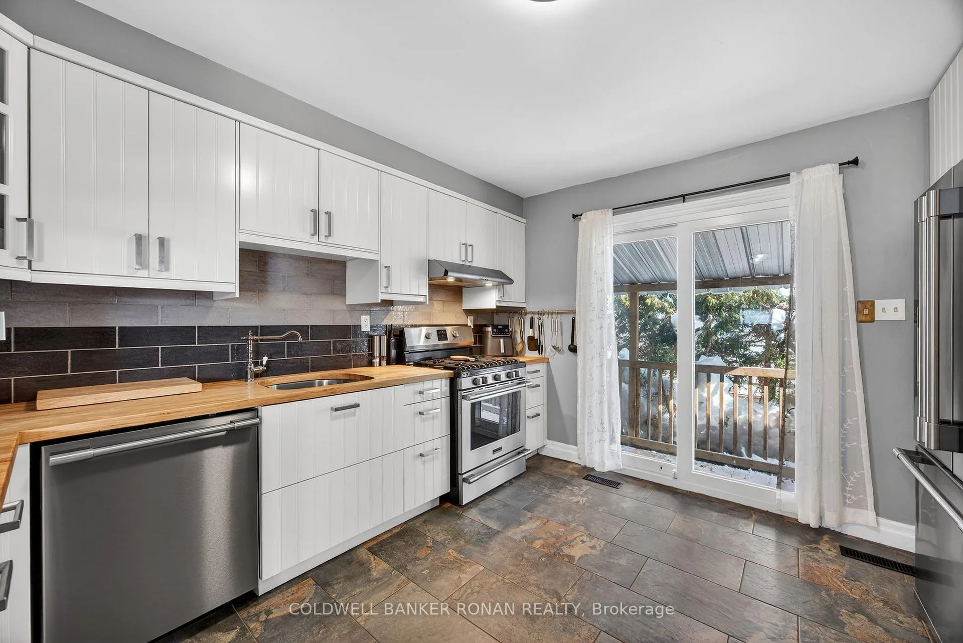 Photo 9 of 191 Ellwood Drive W, Caledon, Bolton West — HOMEH