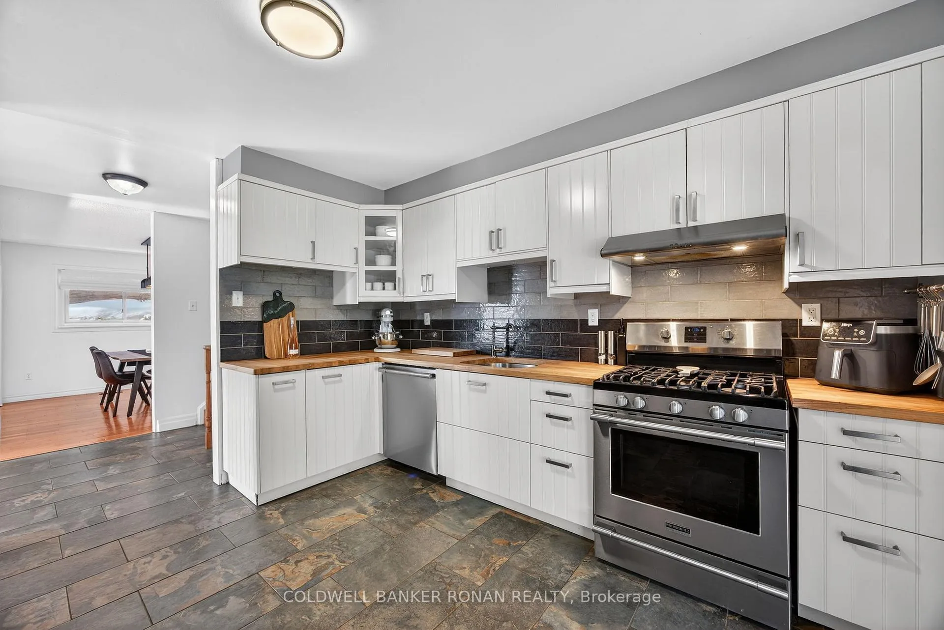 Photo 13 of 191 Ellwood Drive W, Caledon, Bolton West — HOMEH