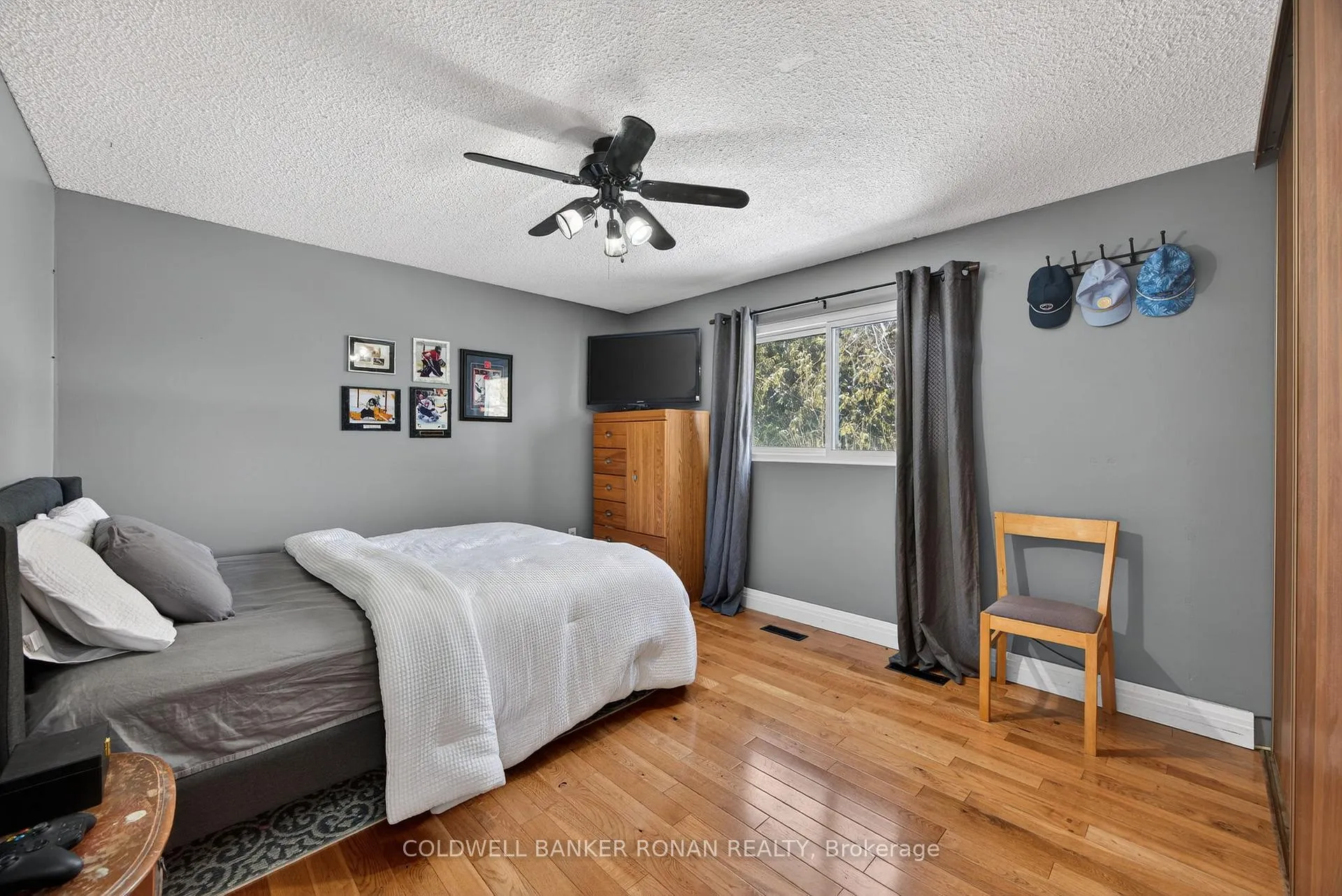 Photo 17 of 191 Ellwood Drive W, Caledon, Bolton West — HOMEH