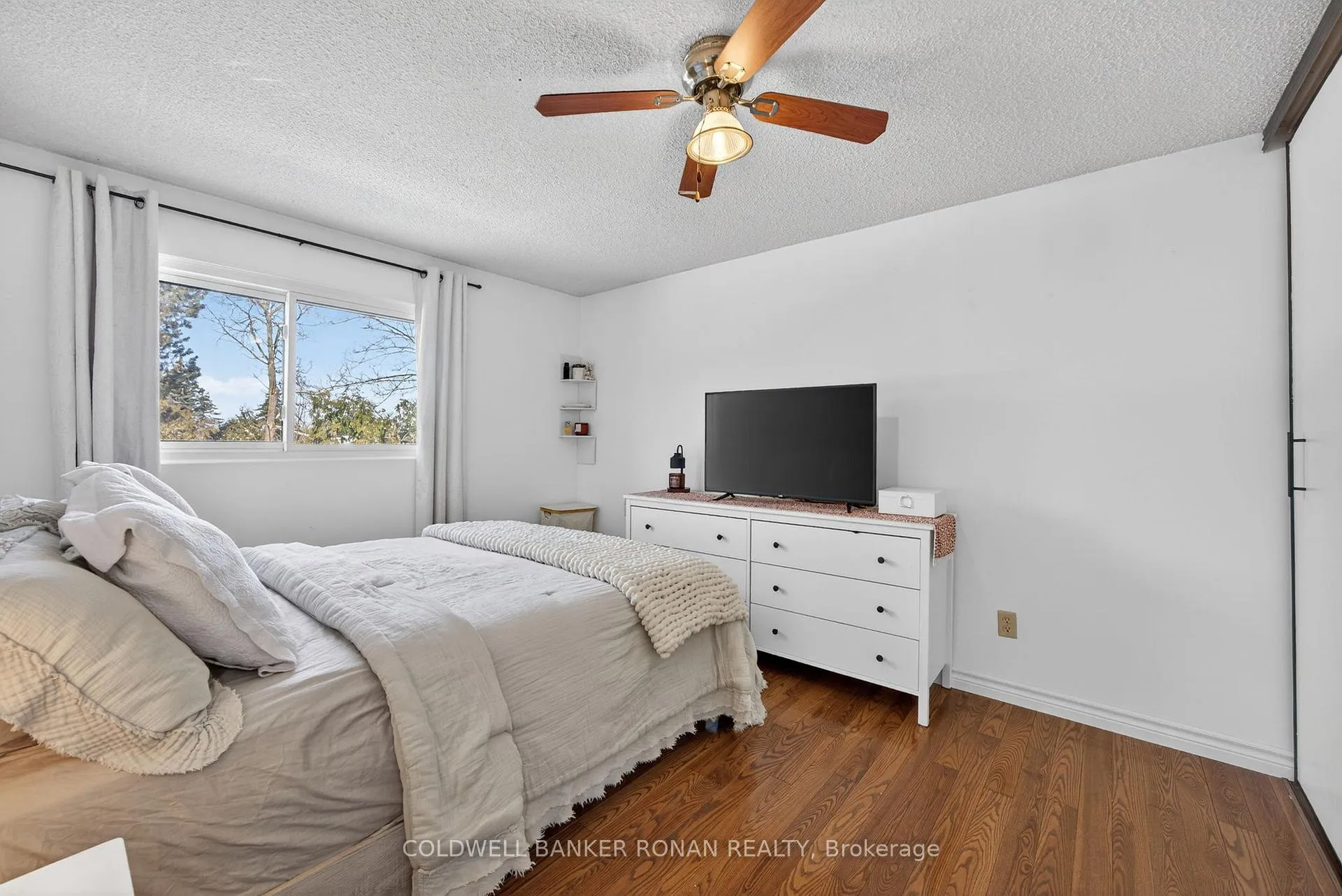 Photo 19 of 191 Ellwood Drive W, Caledon, Bolton West — HOMEH