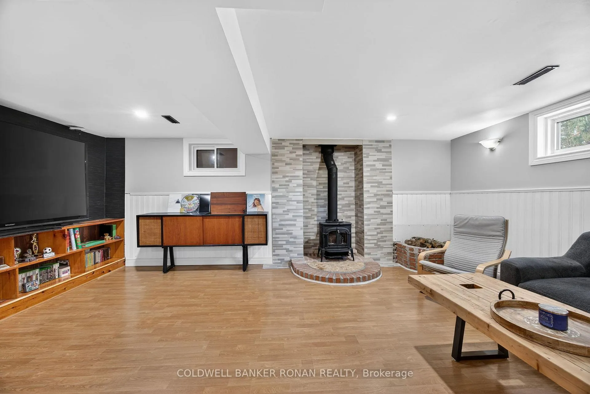 Photo 24 of 191 Ellwood Drive W, Caledon, Bolton West — HOMEH