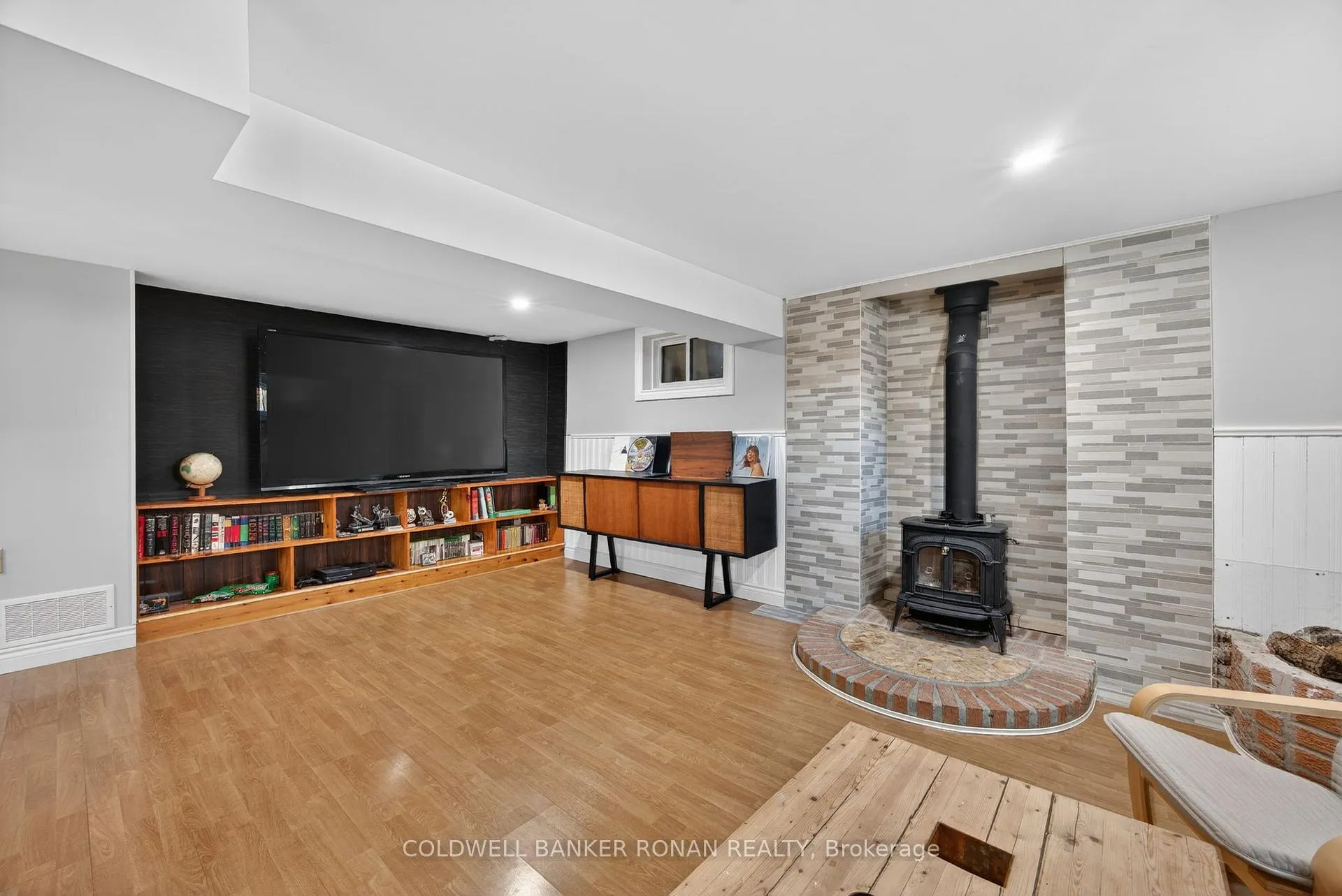 Photo 25 of 191 Ellwood Drive W, Caledon, Bolton West — HOMEH
