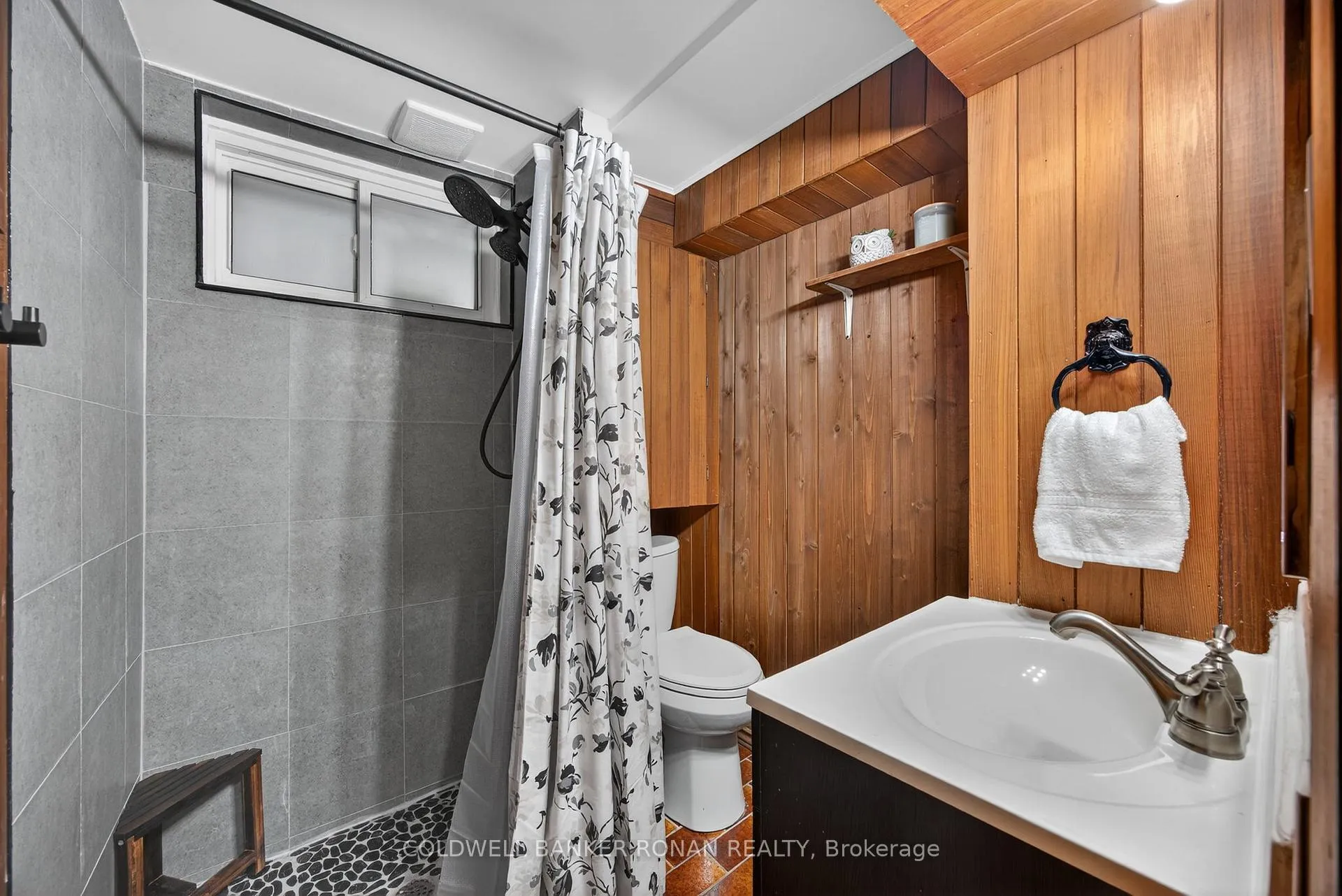 Photo 28 of 191 Ellwood Drive W, Caledon, Bolton West — HOMEH