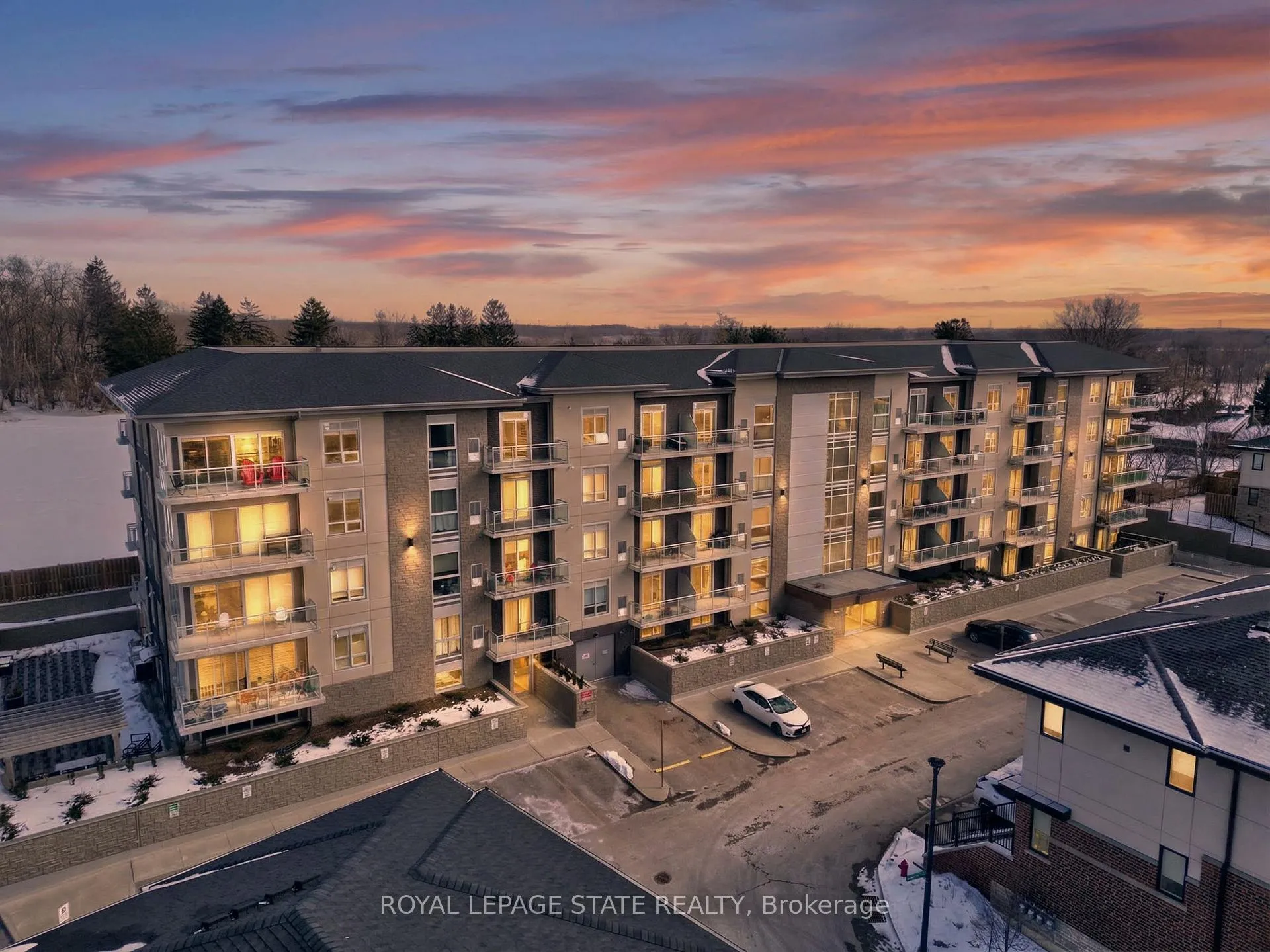 Photo 2 of Unit 509, 16 Markle Crescent, Hamilton, Ancaster — HOMEH