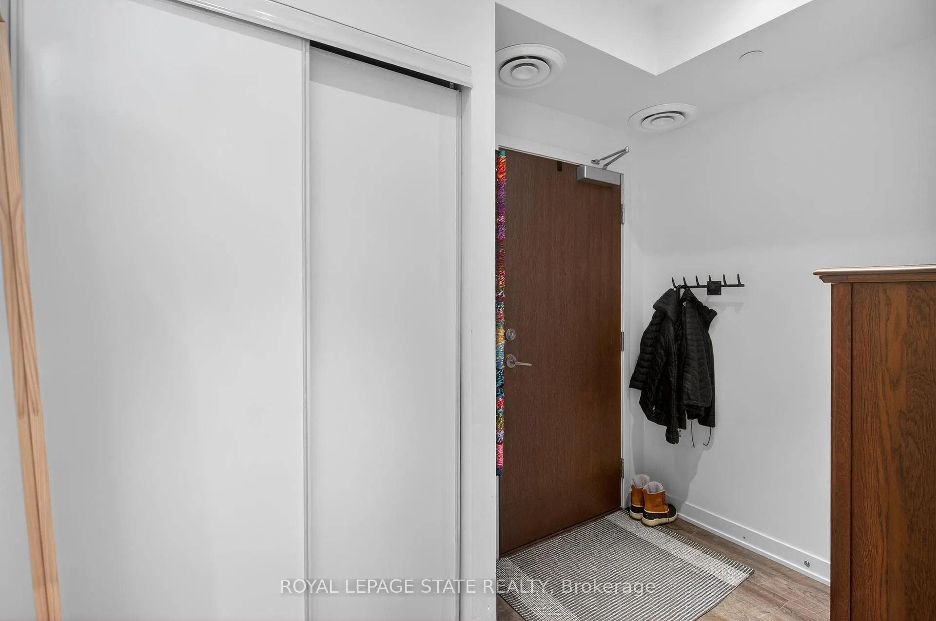 Photo 5 of Unit 509, 16 Markle Crescent, Hamilton, Ancaster — HOMEH