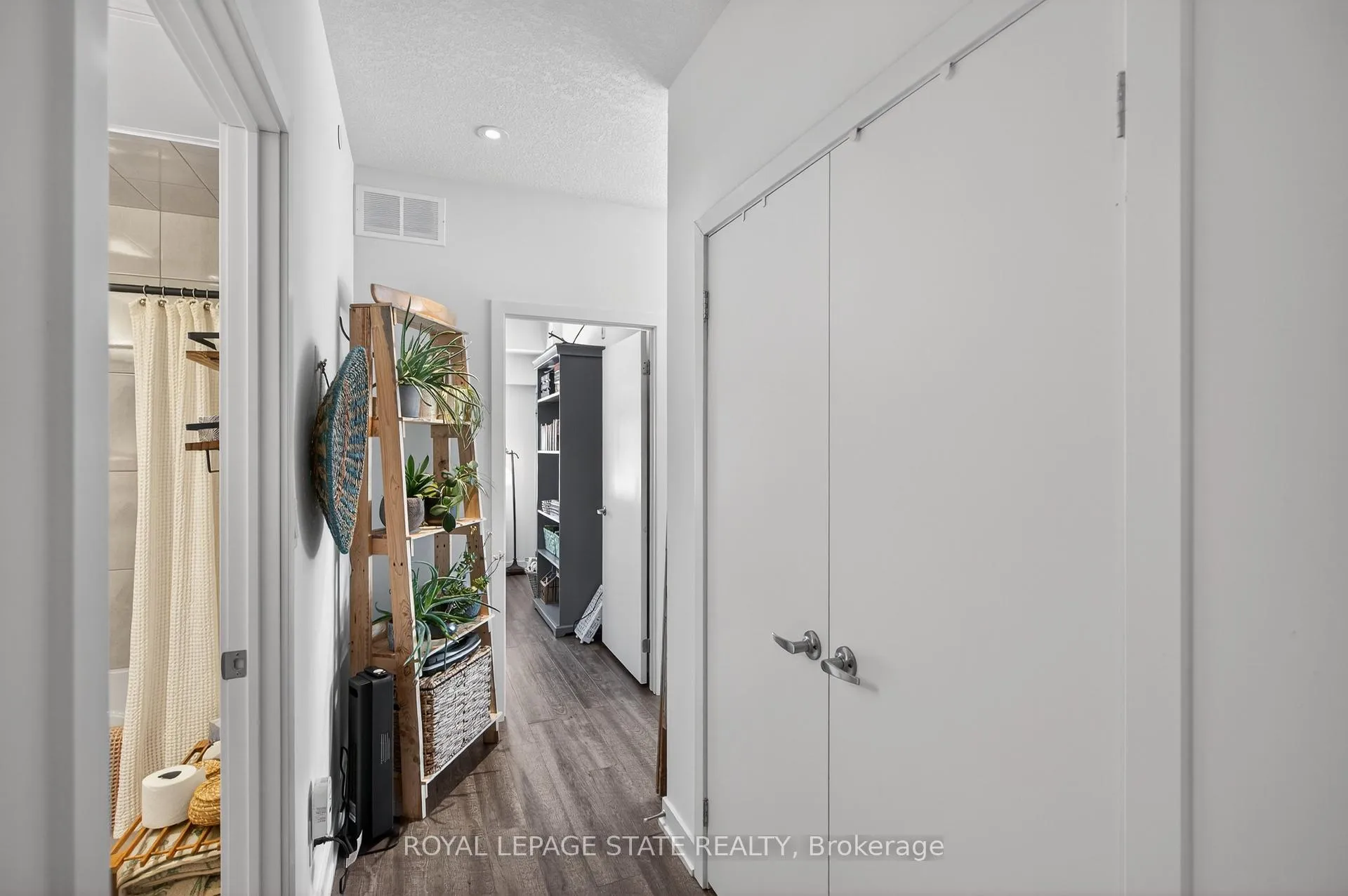 Photo 6 of Unit 509, 16 Markle Crescent, Hamilton, Ancaster — HOMEH