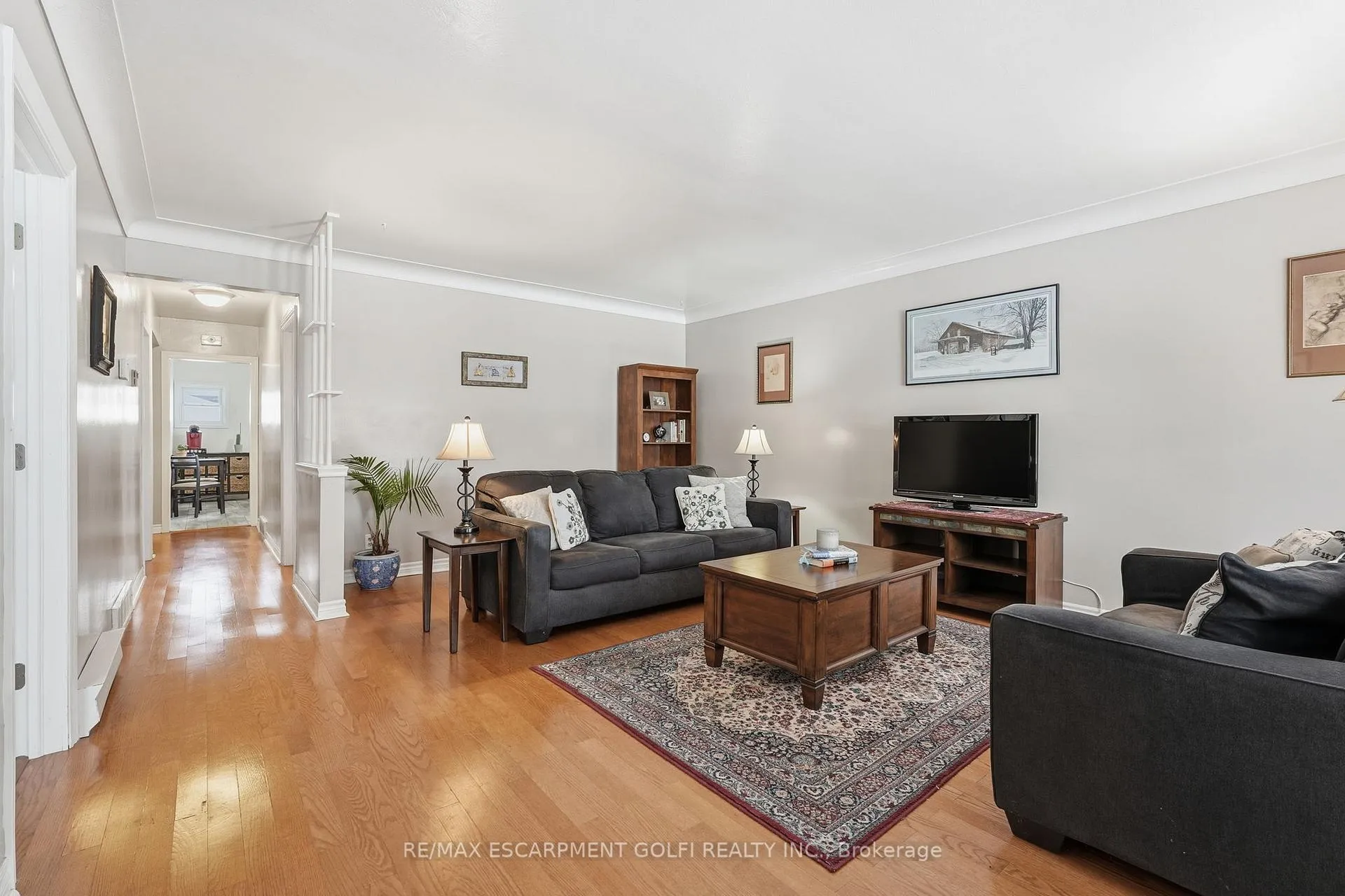 Photo 5 of 319 Vansitmart Avenue, Hamilton, McQuesten — HOMEH