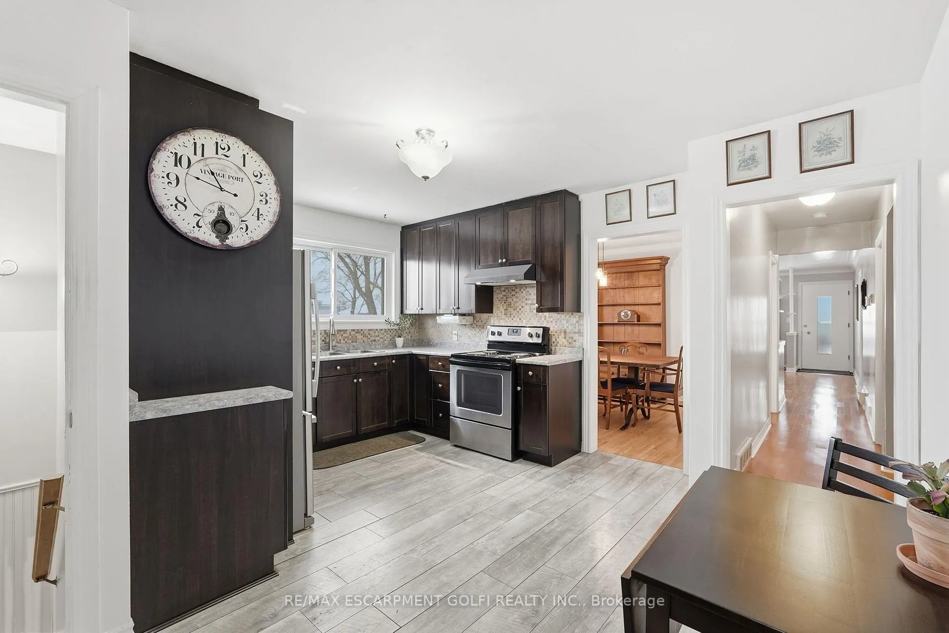 Photo 9 of 319 Vansitmart Avenue, Hamilton, McQuesten — HOMEH