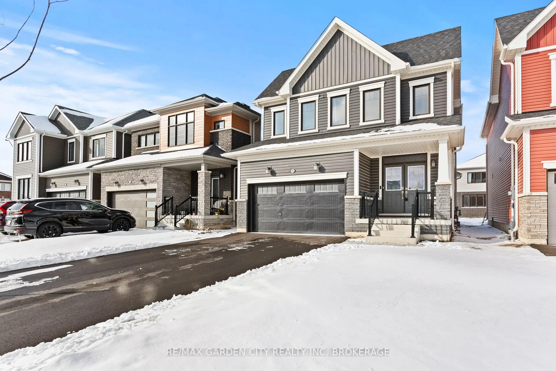Photo 3 of 141 Higgins Avenue, Thorold, Hurricane/Merrittville — HOMEH