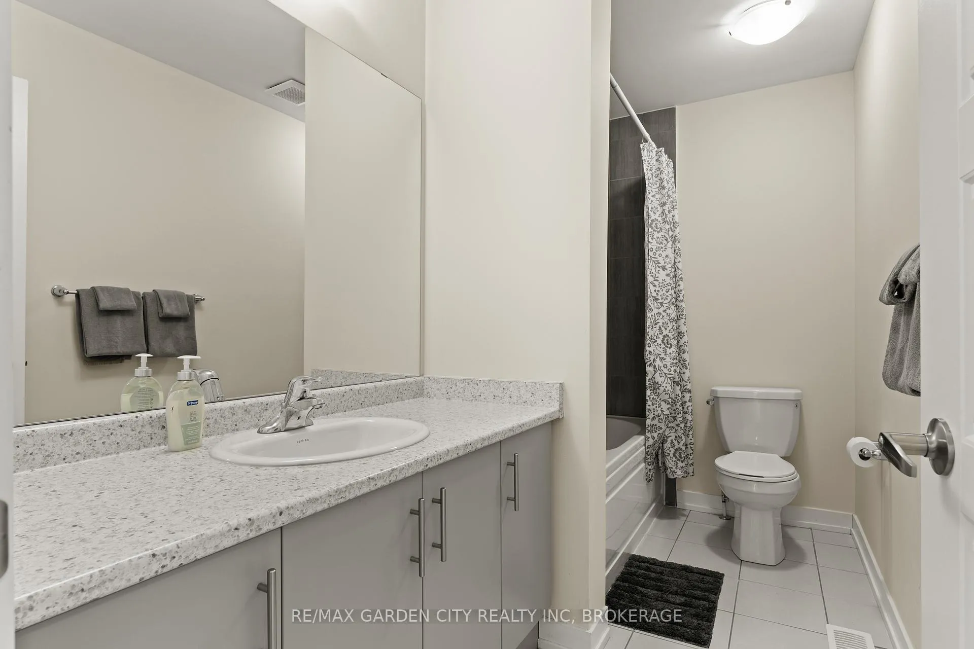 Photo 25 of 141 Higgins Avenue, Thorold, Hurricane/Merrittville — HOMEH