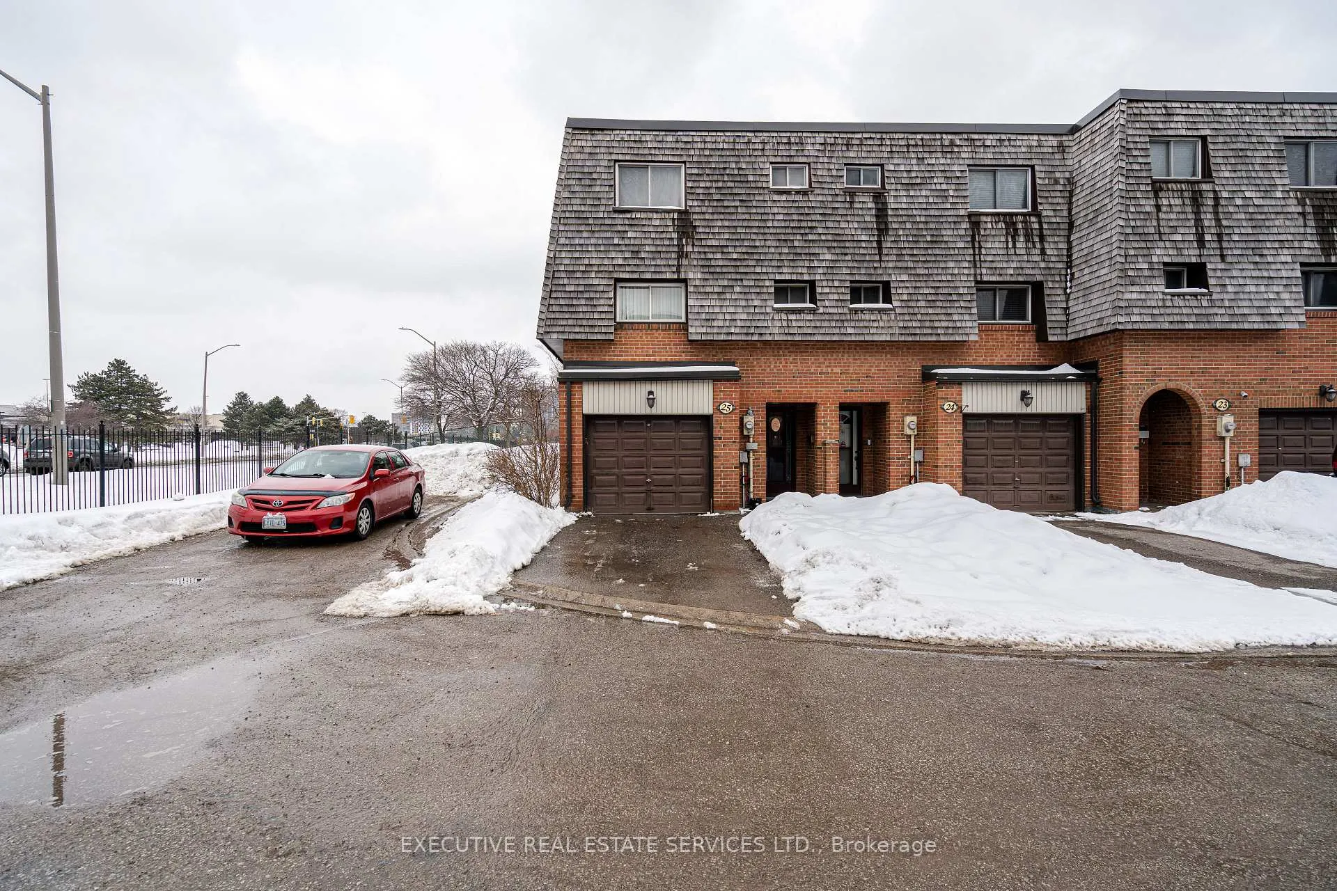 Front of 25 Briar Path NW
