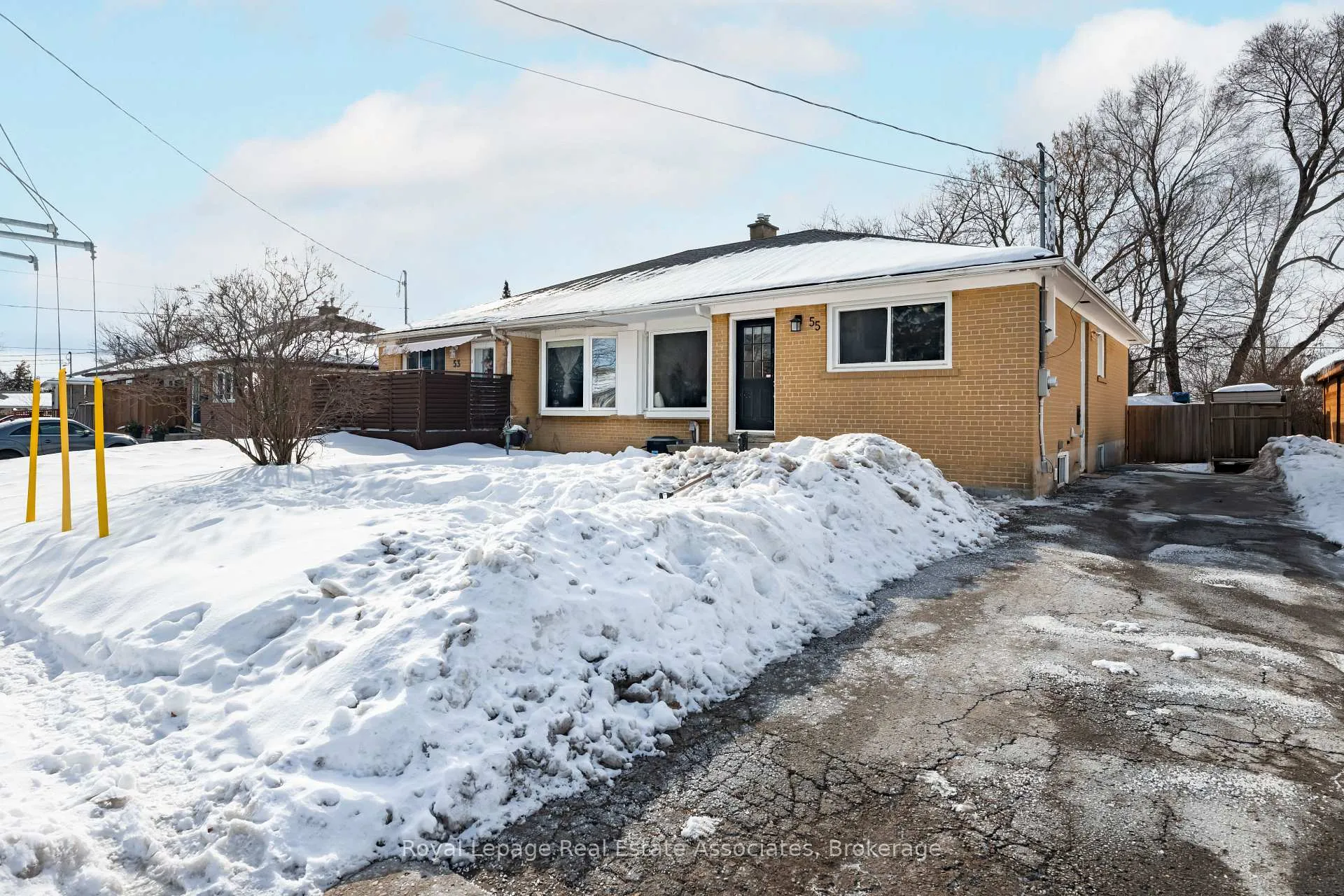 Photo 2 of 55 McIntyre Crescent, Halton Hills, Georgetown — HOMEH