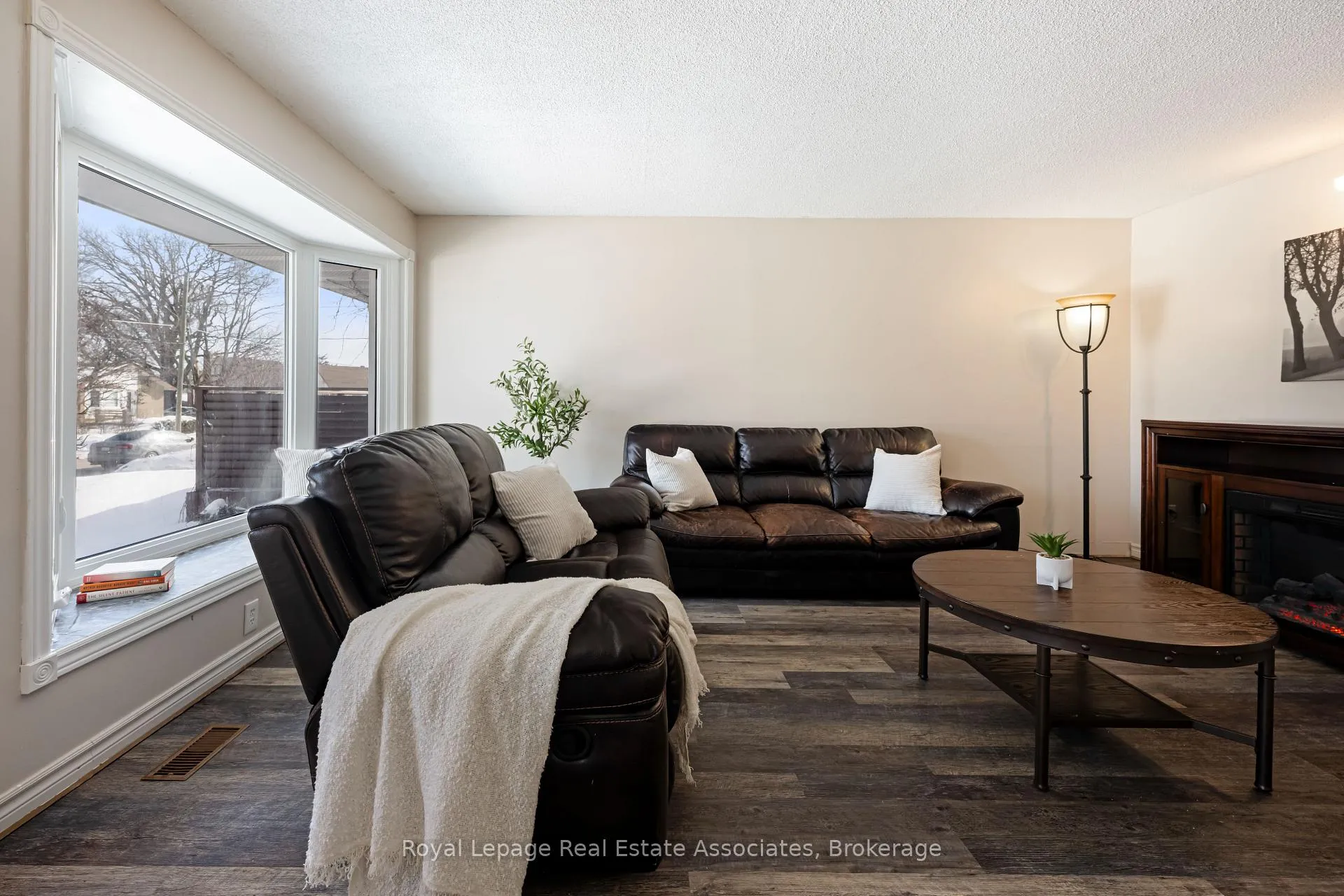 Photo 8 of 55 McIntyre Crescent, Halton Hills, Georgetown — HOMEH