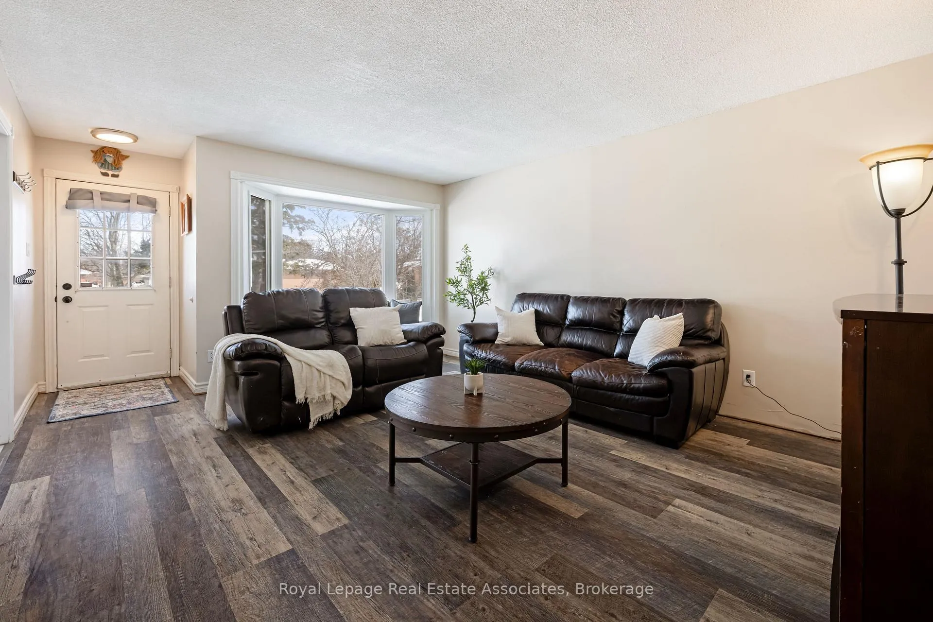 Photo 9 of 55 McIntyre Crescent, Halton Hills, Georgetown — HOMEH