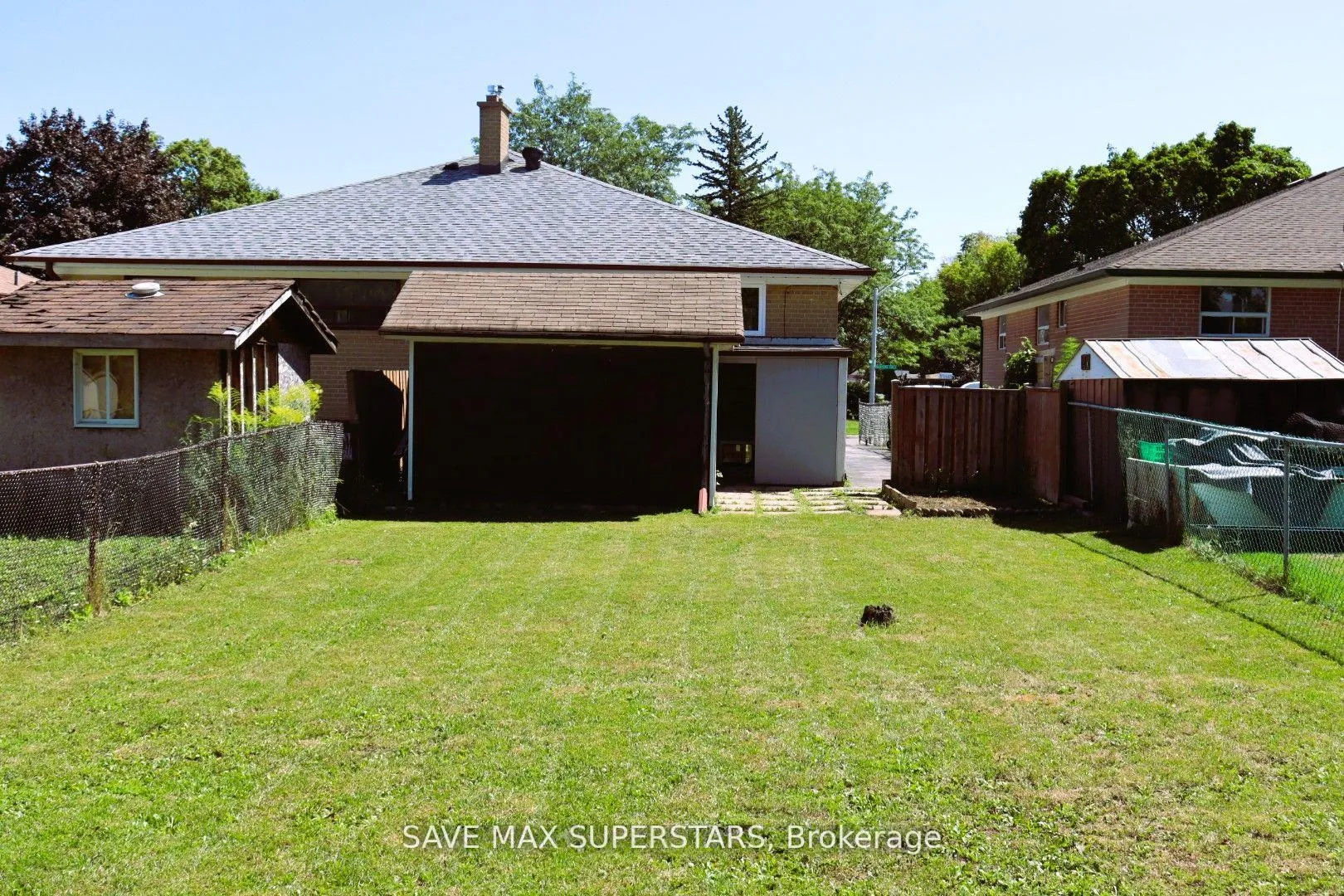 Photo 2 of 56 Sanford Crescent, Brampton, Northwood Park — HOMEH