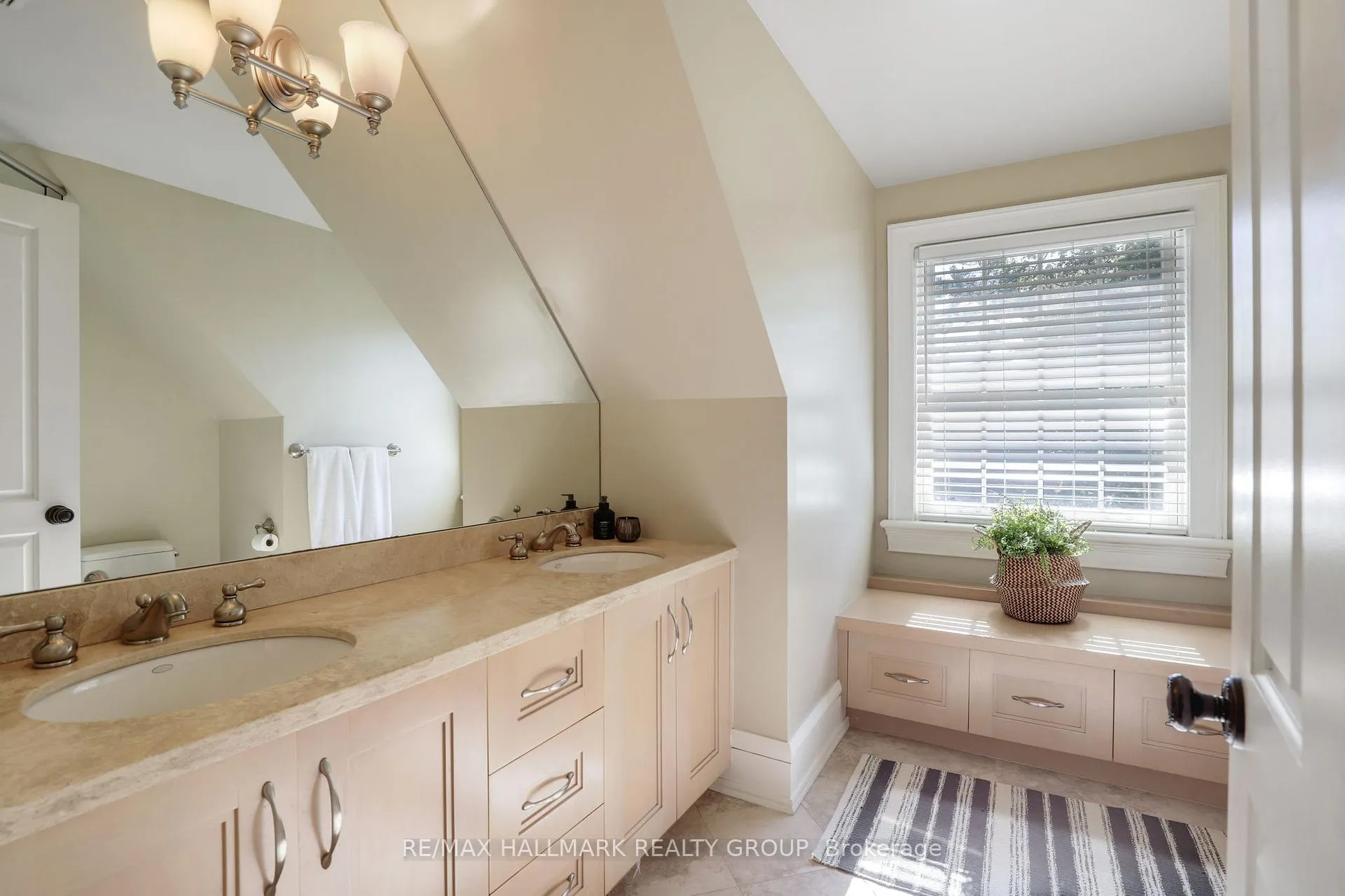 Photo 34 of 525 Piccadilly Avenue, Ottawa, Ottawa West — HOMEH