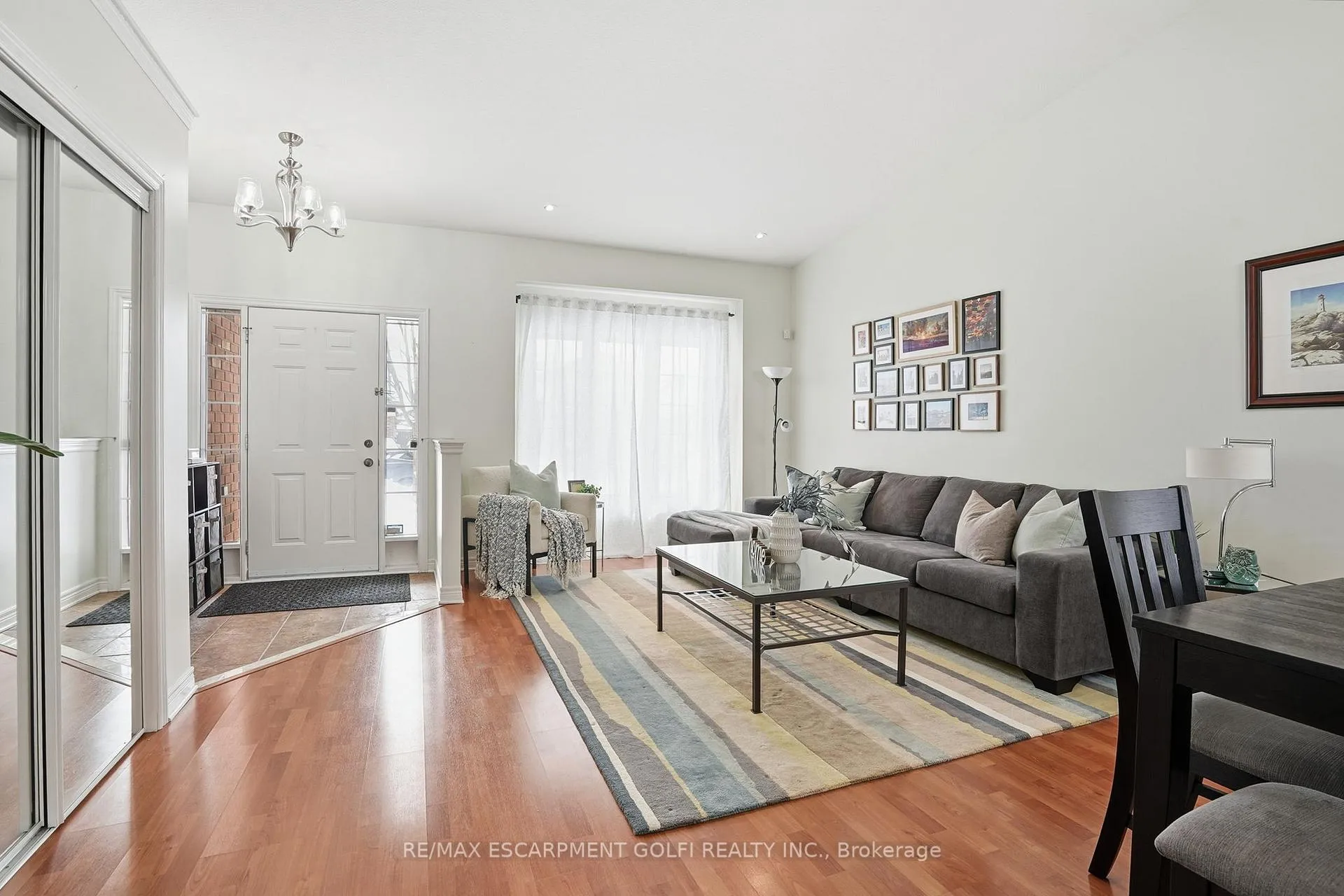 Photo 4 of 8407 Heikoop Crescent, Niagara Falls, Forestview — HOMEH