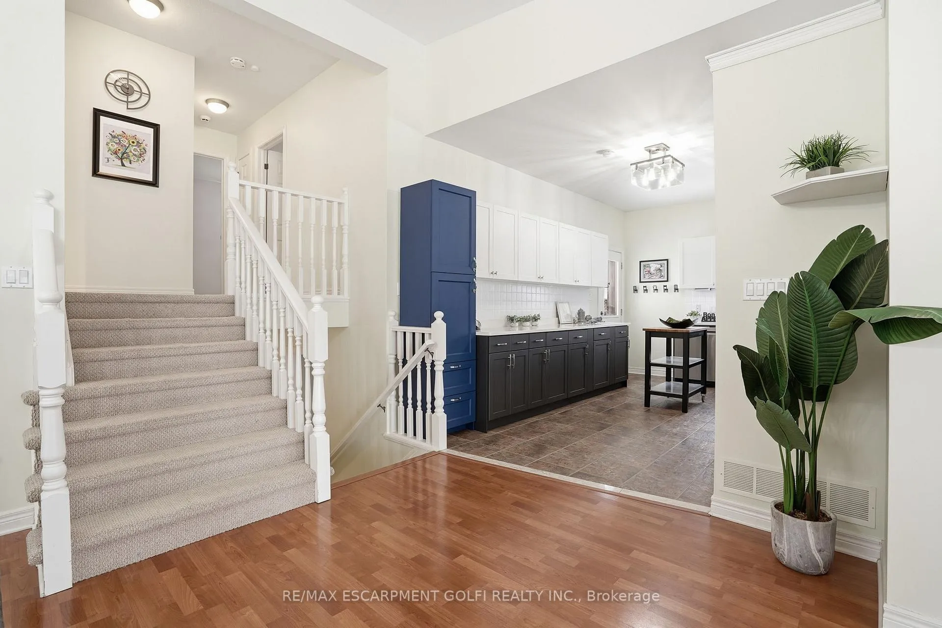 Photo 8 of 8407 Heikoop Crescent, Niagara Falls, Forestview — HOMEH